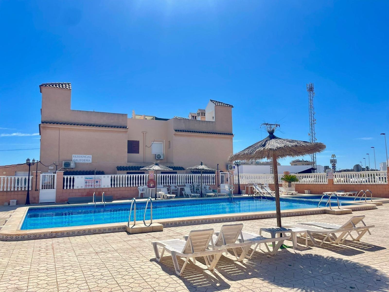 For sale - 2 Bedroom 1 Bathroom Penthouse in Punta Prima  - Punta Prima  - Alicante