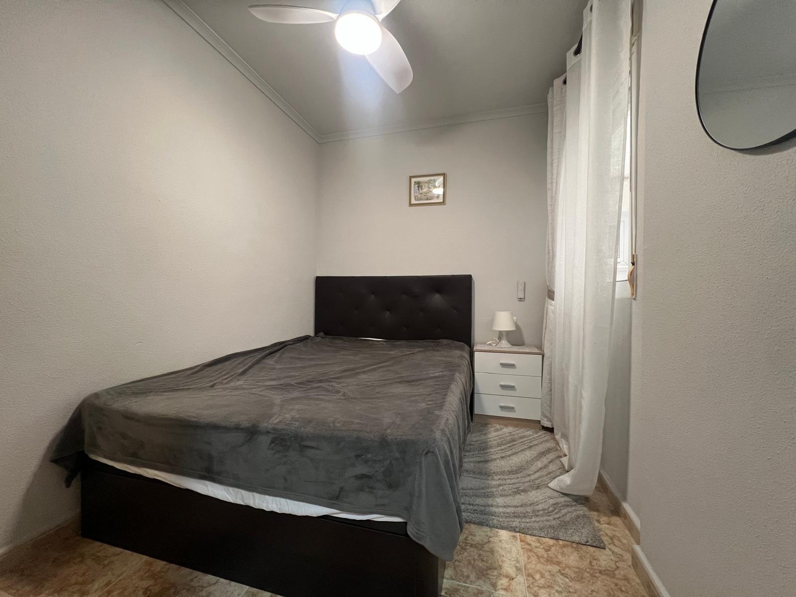 For sale - 2 Bedroom 1 Bathroom Apartment in Torrevieja - Centro  - Alicante