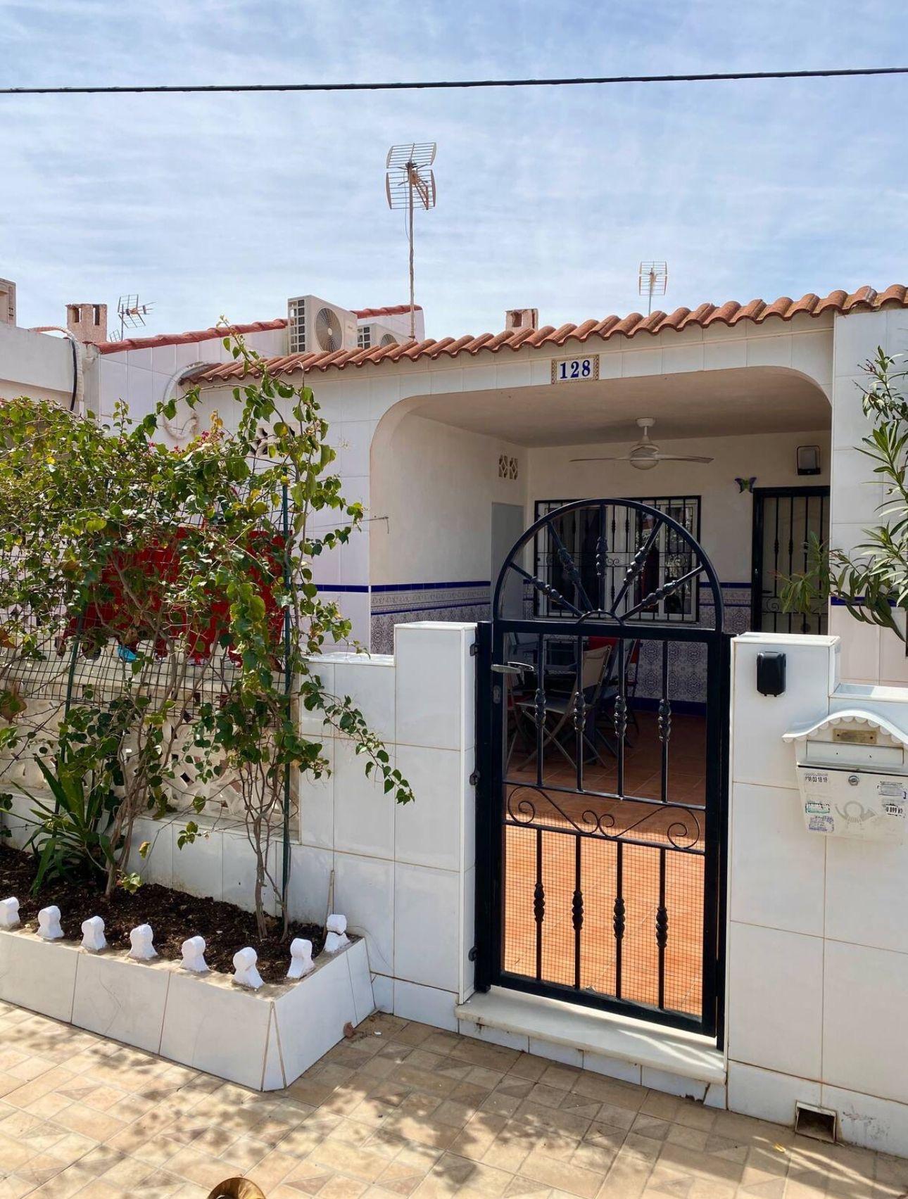 For sale - 2 Bedroom 1 Bathroom Town House in Torrevieja - La Siesta - El Salado - Torreta  - Alicante