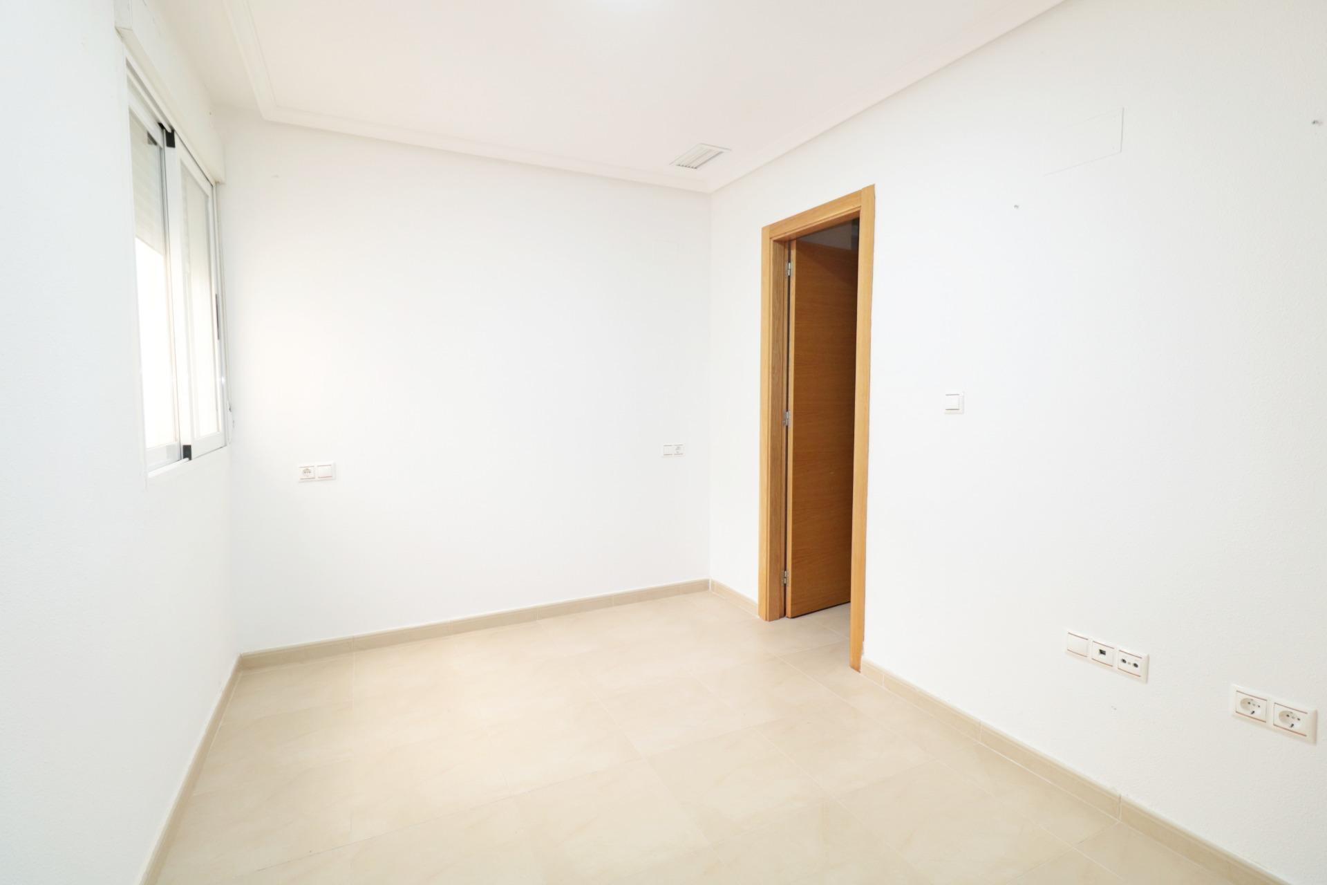 For sale - 4 Bedroom 2 Bathroom Apartment in Torrevieja - Acequion  - Alicante