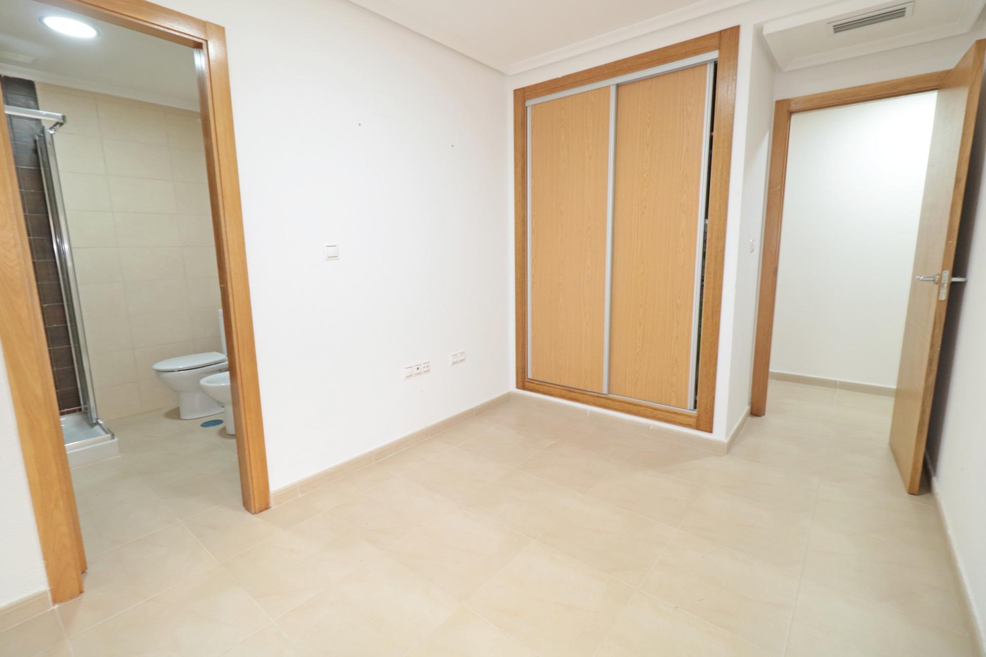 For sale - 4 Bedroom 2 Bathroom Apartment in Torrevieja - Acequion  - Alicante