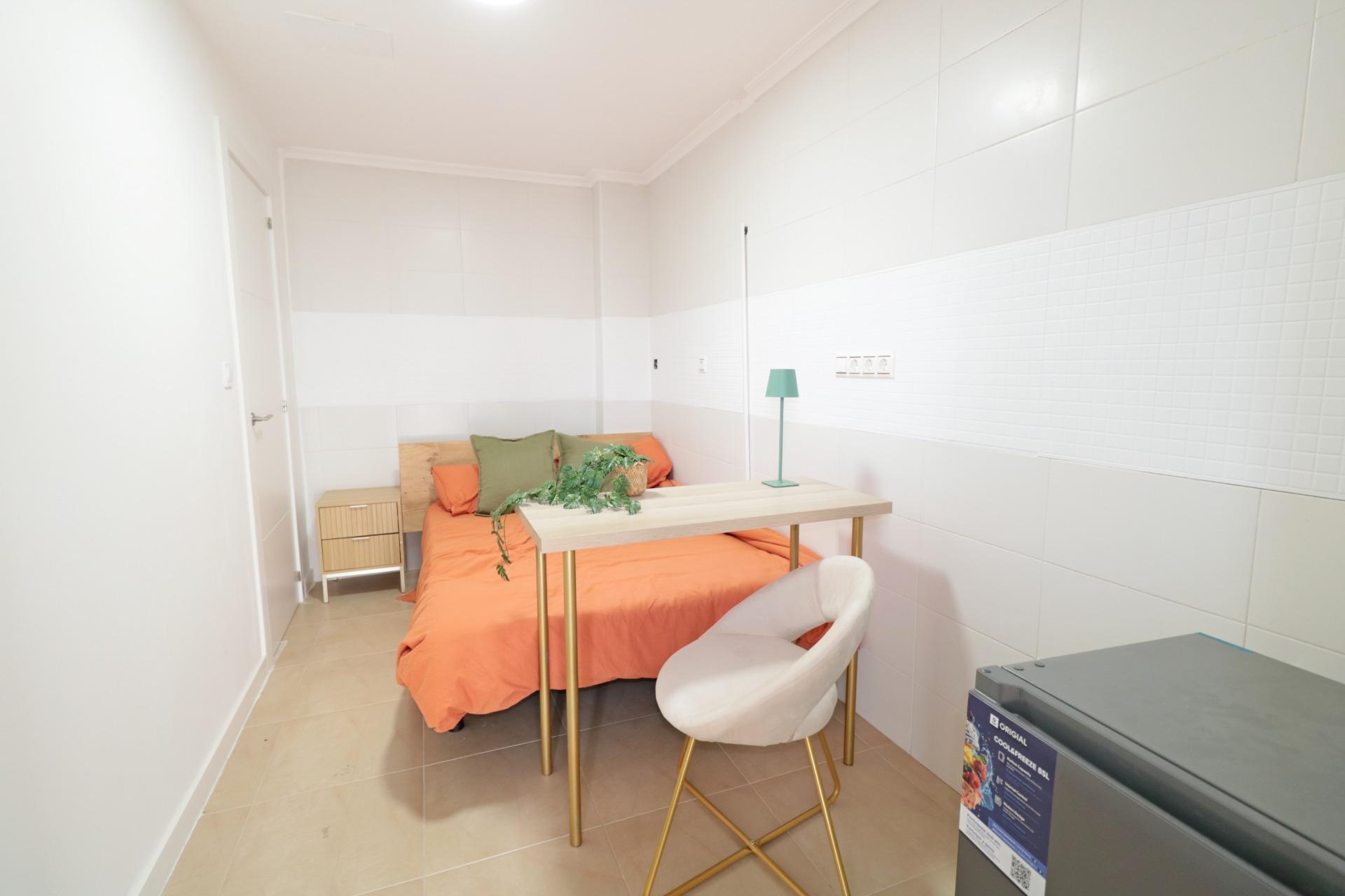 For sale - 4 Bedroom 2 Bathroom Apartment in Torrevieja - Acequion  - Alicante