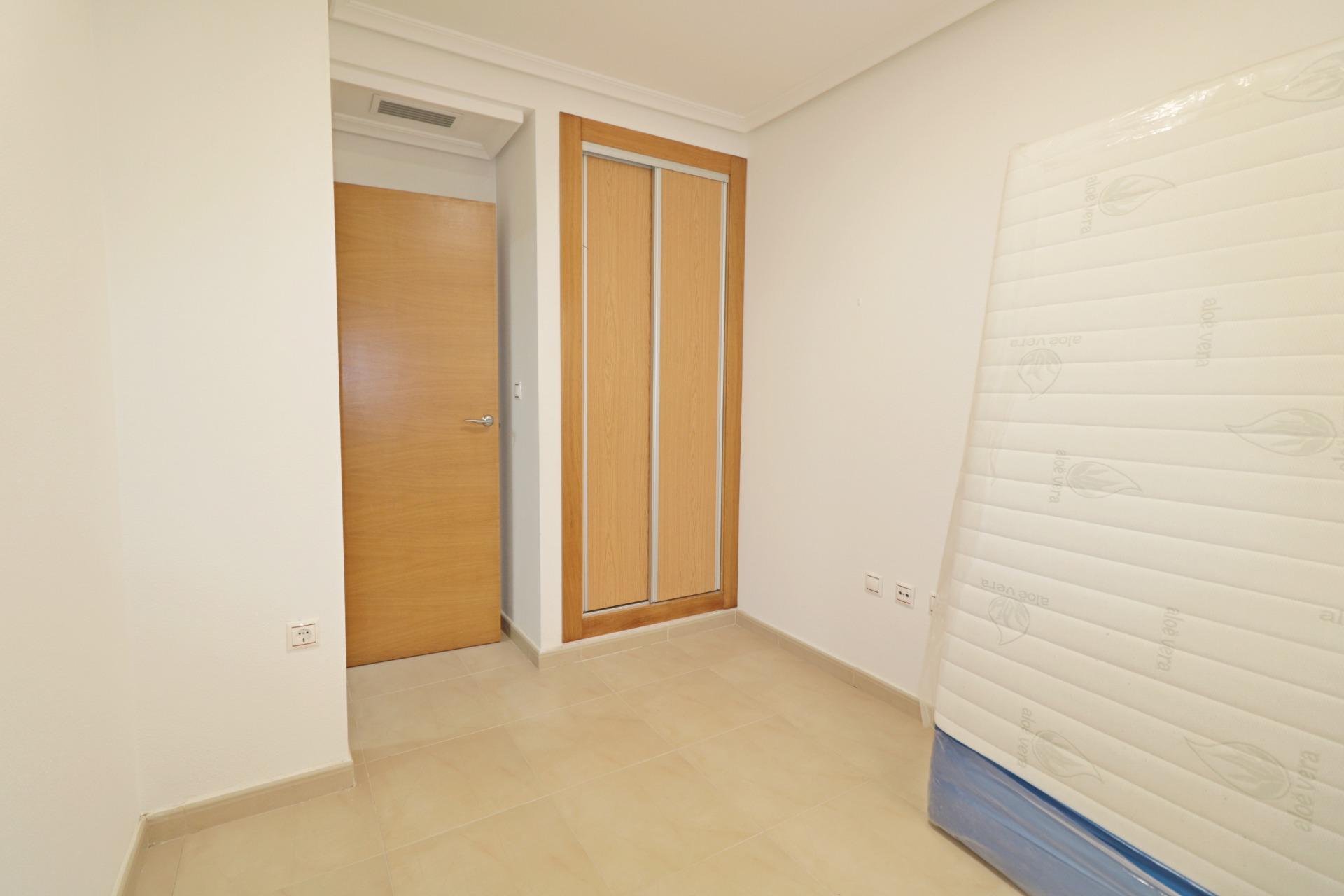 For sale - 4 Bedroom 2 Bathroom Apartment in Torrevieja - Acequion  - Alicante