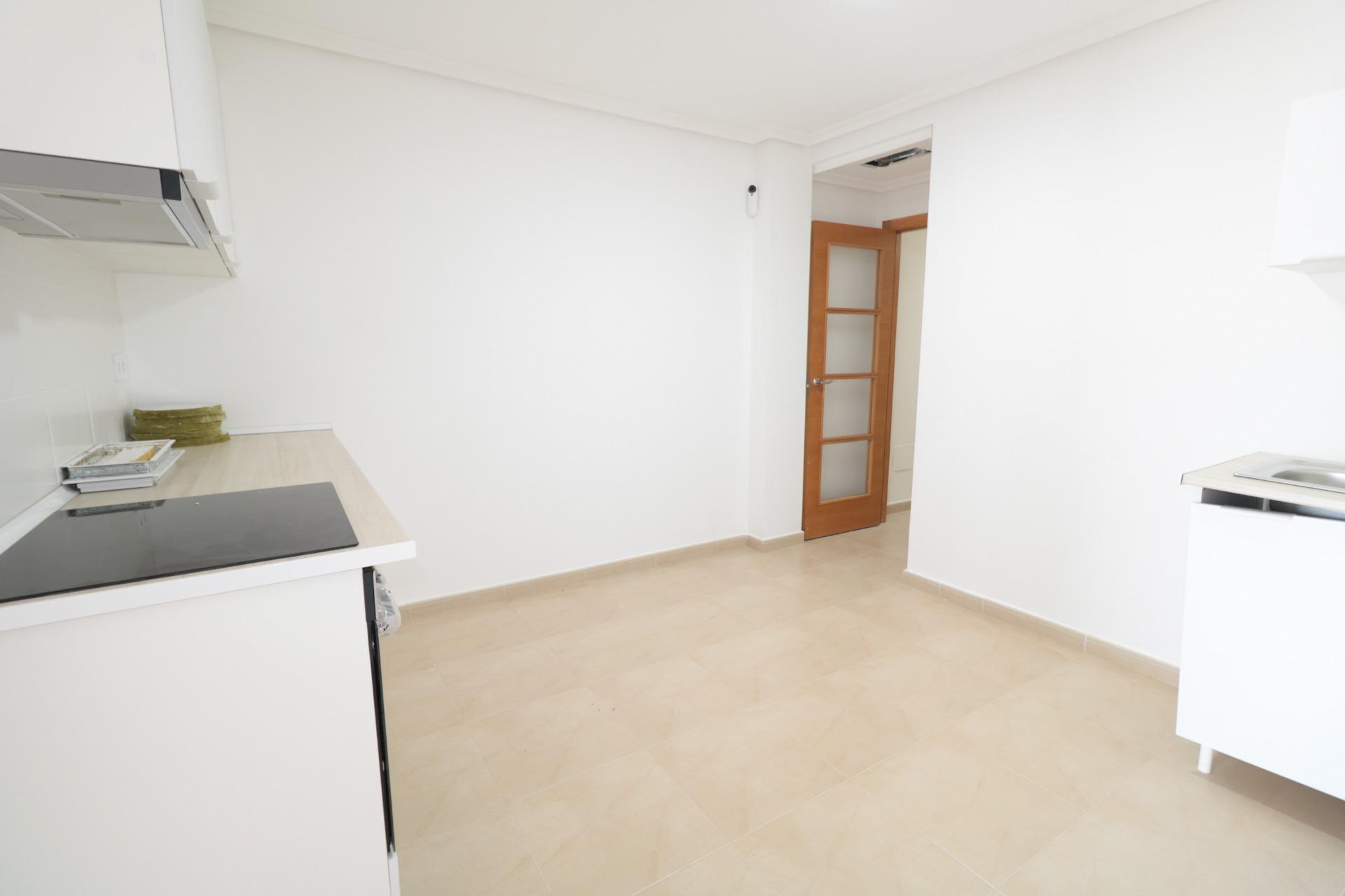 For sale - 4 Bedroom 2 Bathroom Apartment in Torrevieja - Acequion  - Alicante