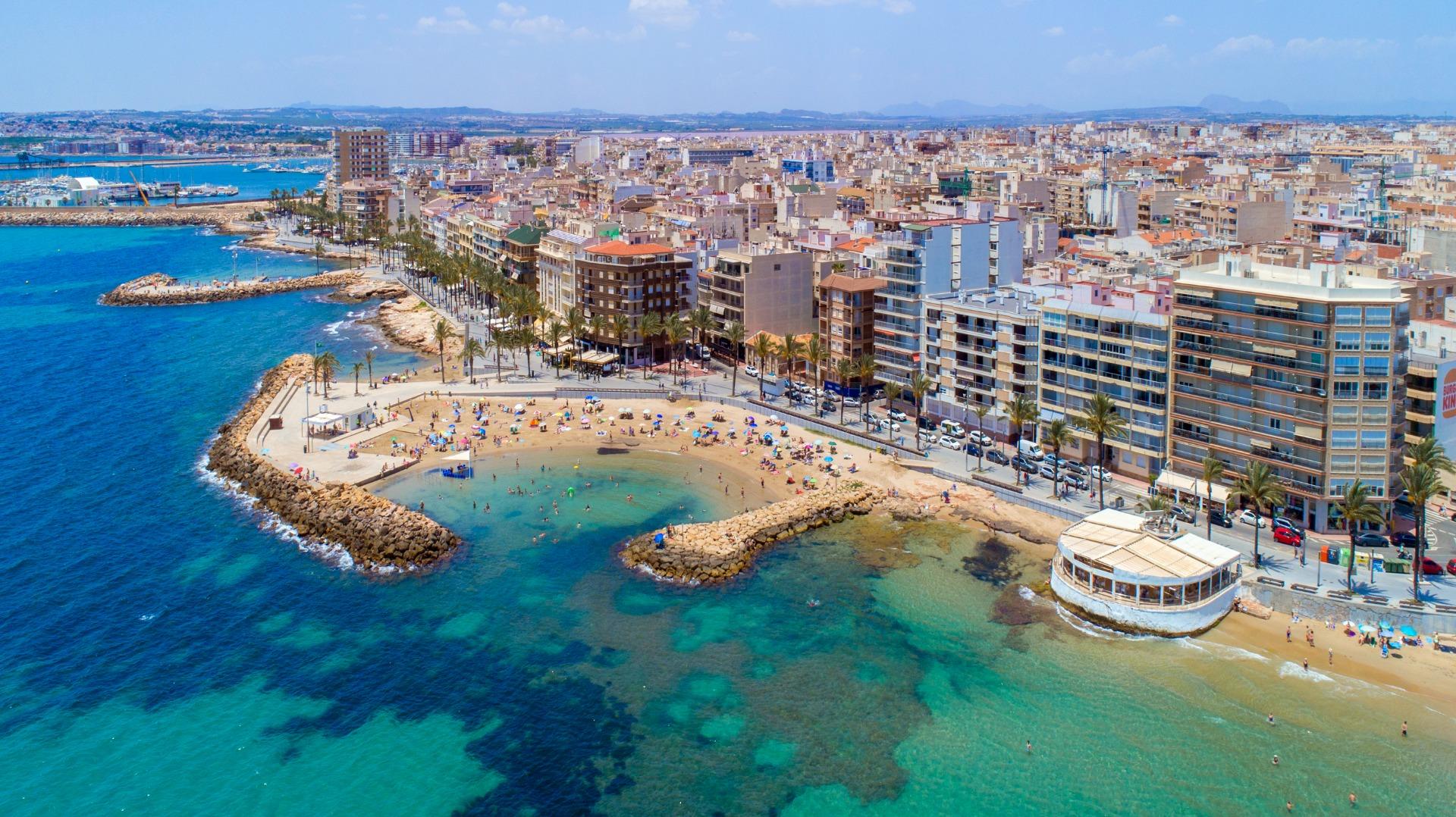 For sale - 3 Bedroom 2 Bathroom Penthouse in Torrevieja - Playa Del Cura  - Alicante