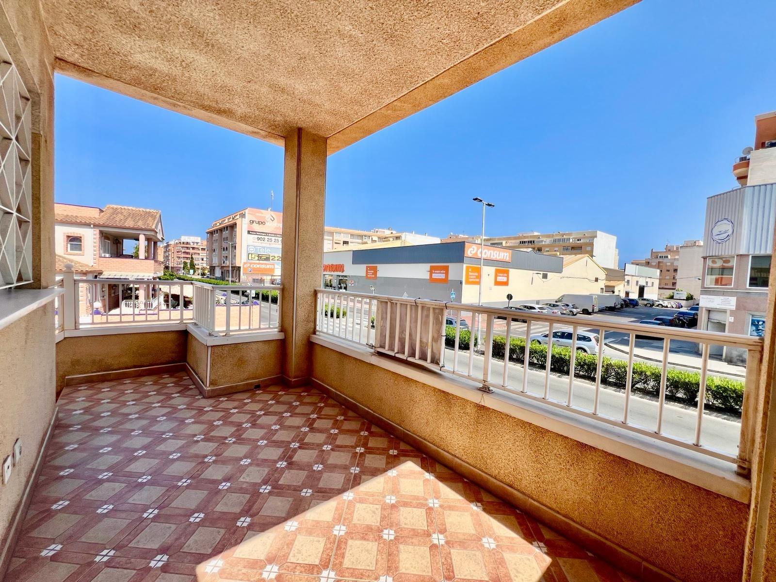 For sale - 2 Bedroom 1 Bathroom Bungalow in Torrevieja - Centro  - Alicante