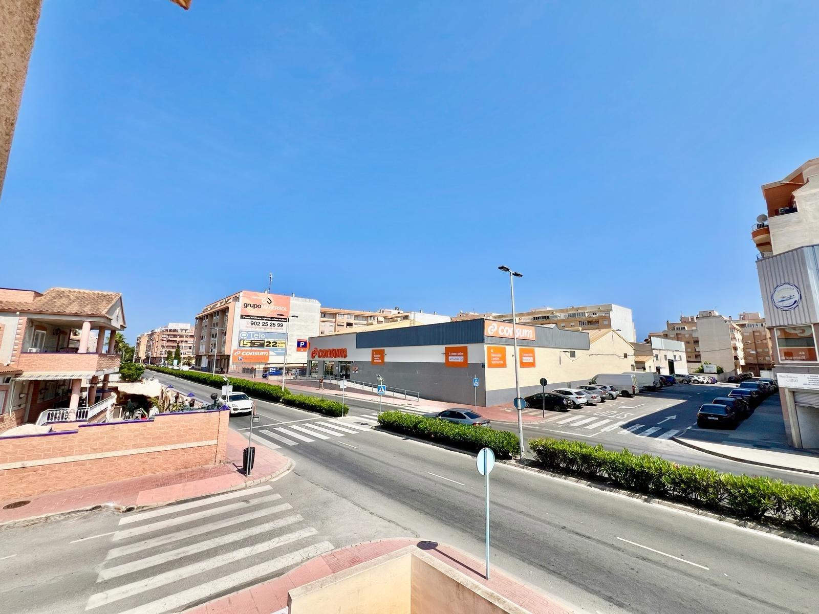 For sale - 2 Bedroom 1 Bathroom Bungalow in Torrevieja - Centro  - Alicante