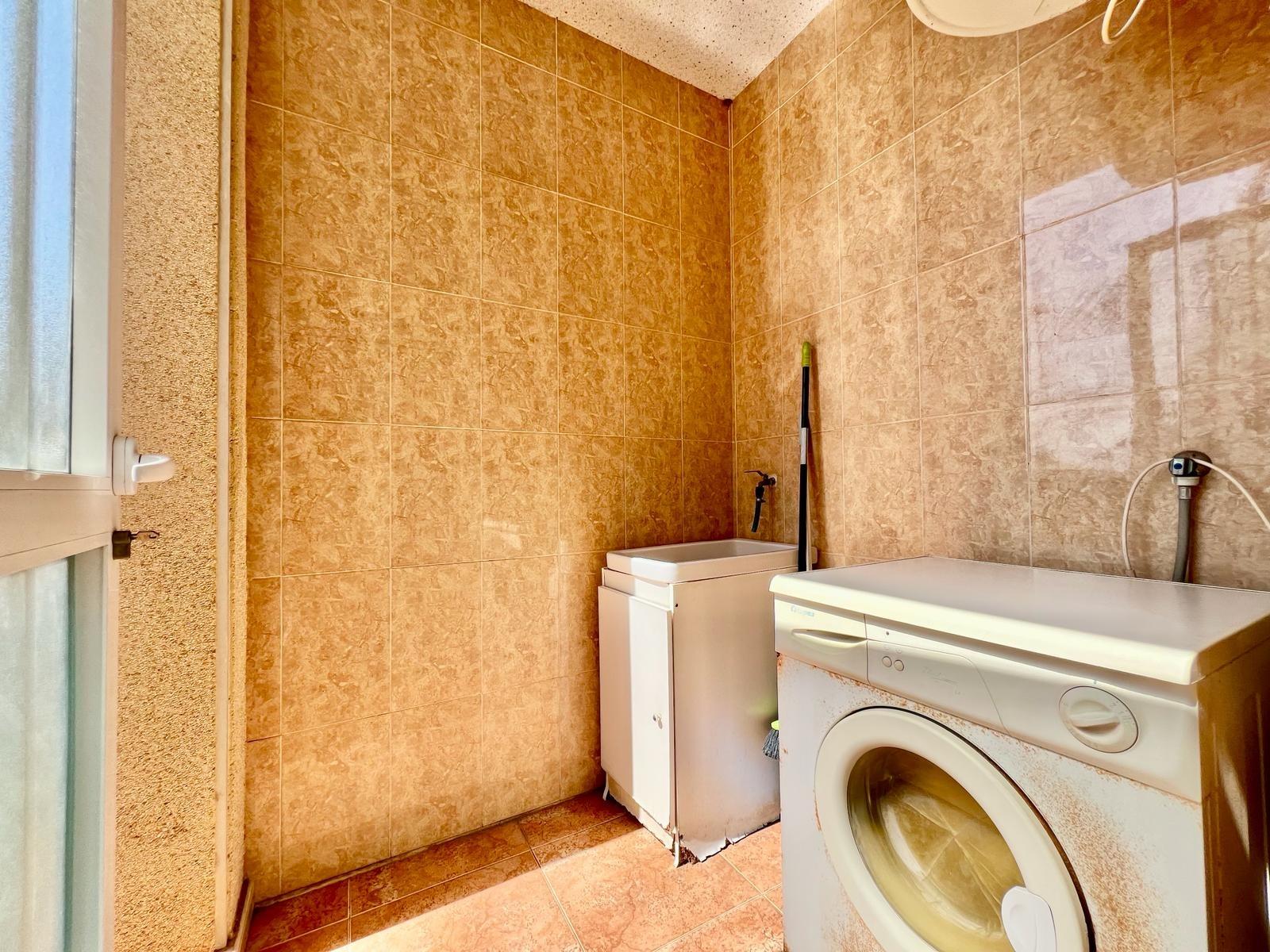 For sale - 2 Bedroom 1 Bathroom Bungalow in Torrevieja - Centro  - Alicante
