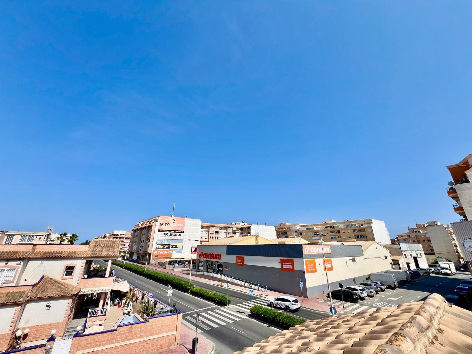 For sale - 2 Bedroom 1 Bathroom Bungalow in Torrevieja - Centro  - Alicante
