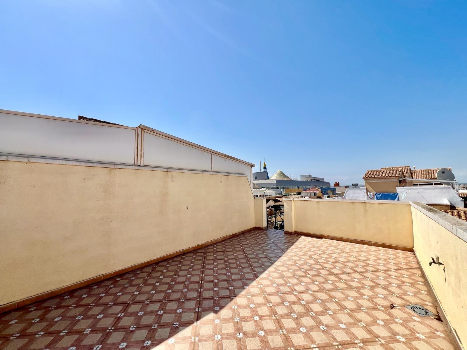 For sale - 2 Bedroom 1 Bathroom Bungalow in Torrevieja - Centro  - Alicante