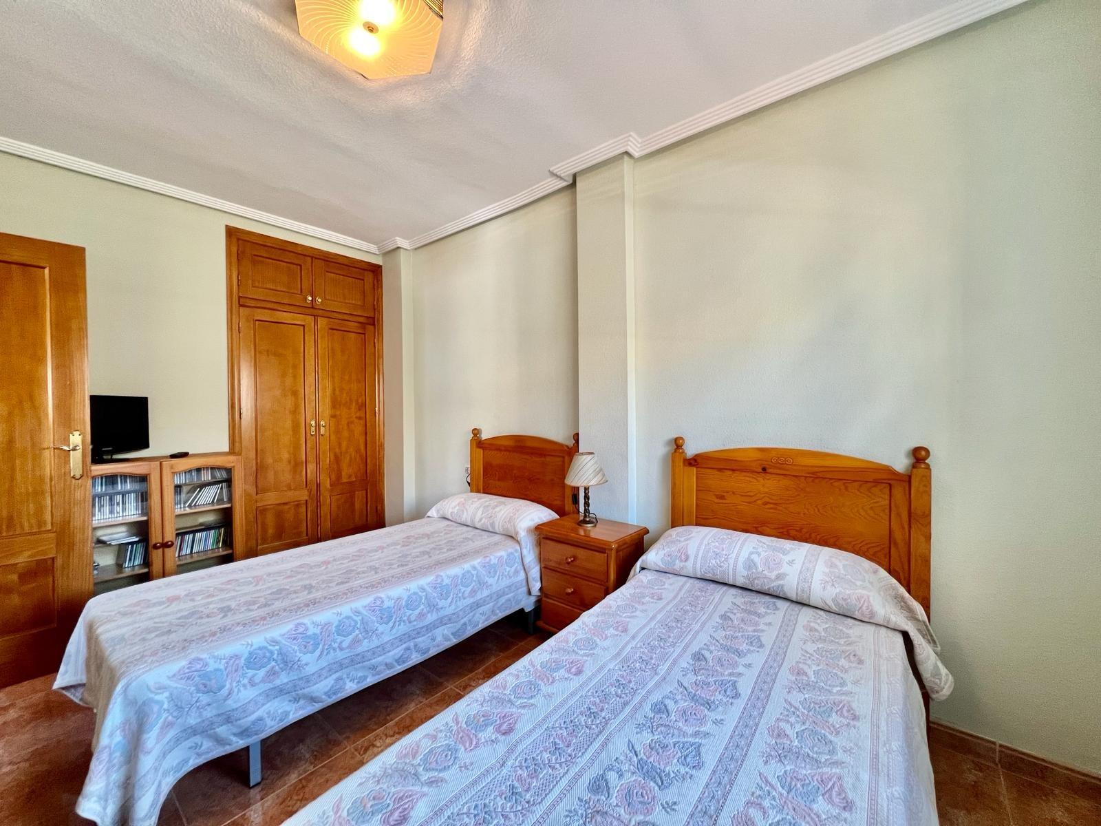 For sale - 2 Bedroom 1 Bathroom Bungalow in Torrevieja - Centro  - Alicante