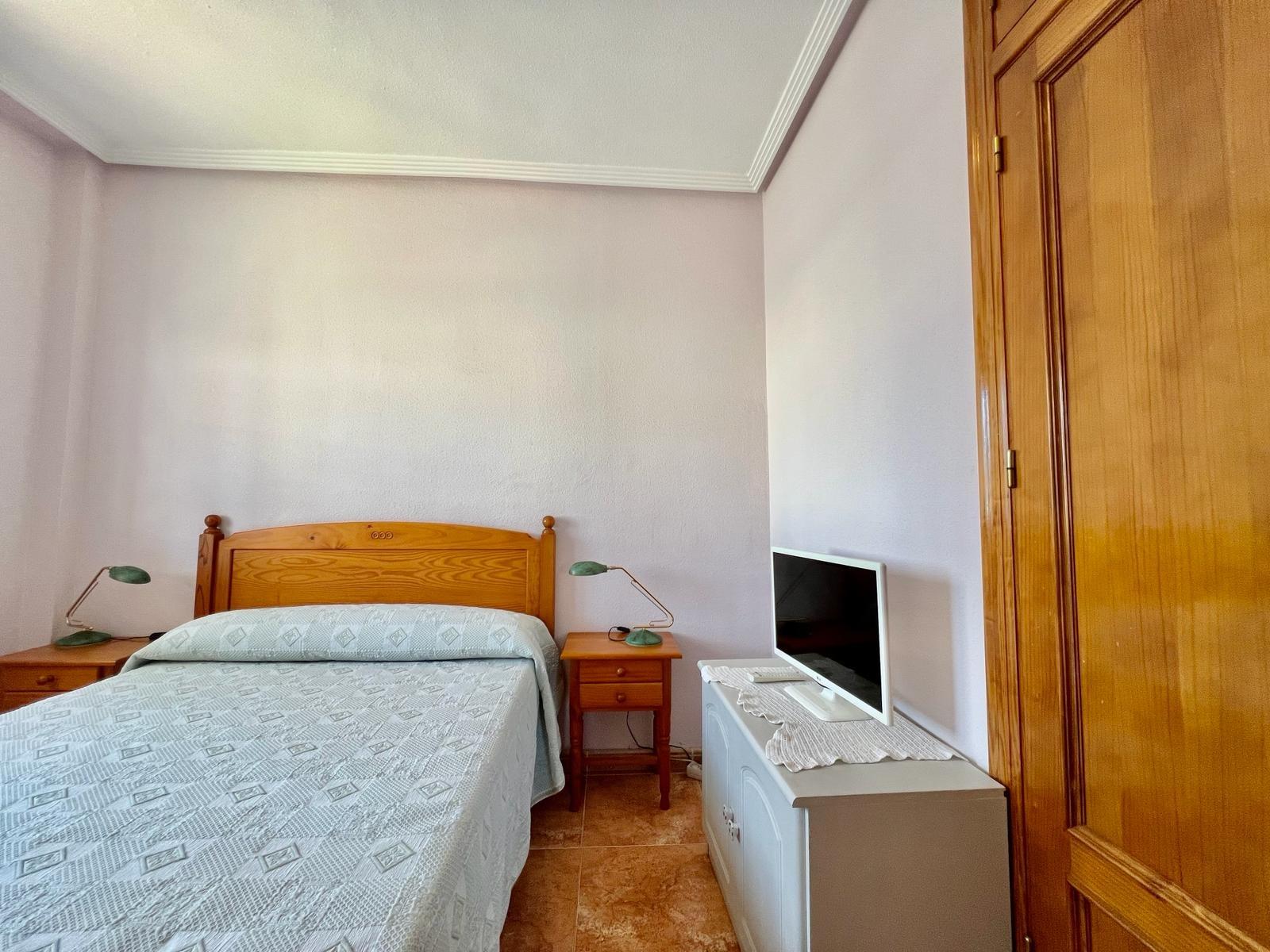 For sale - 2 Bedroom 1 Bathroom Bungalow in Torrevieja - Centro  - Alicante
