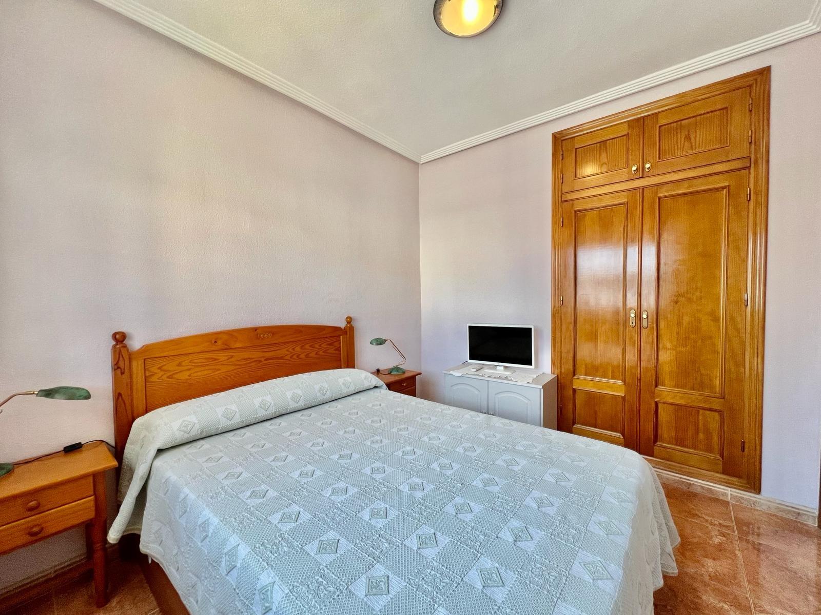 For sale - 2 Bedroom 1 Bathroom Bungalow in Torrevieja - Centro  - Alicante
