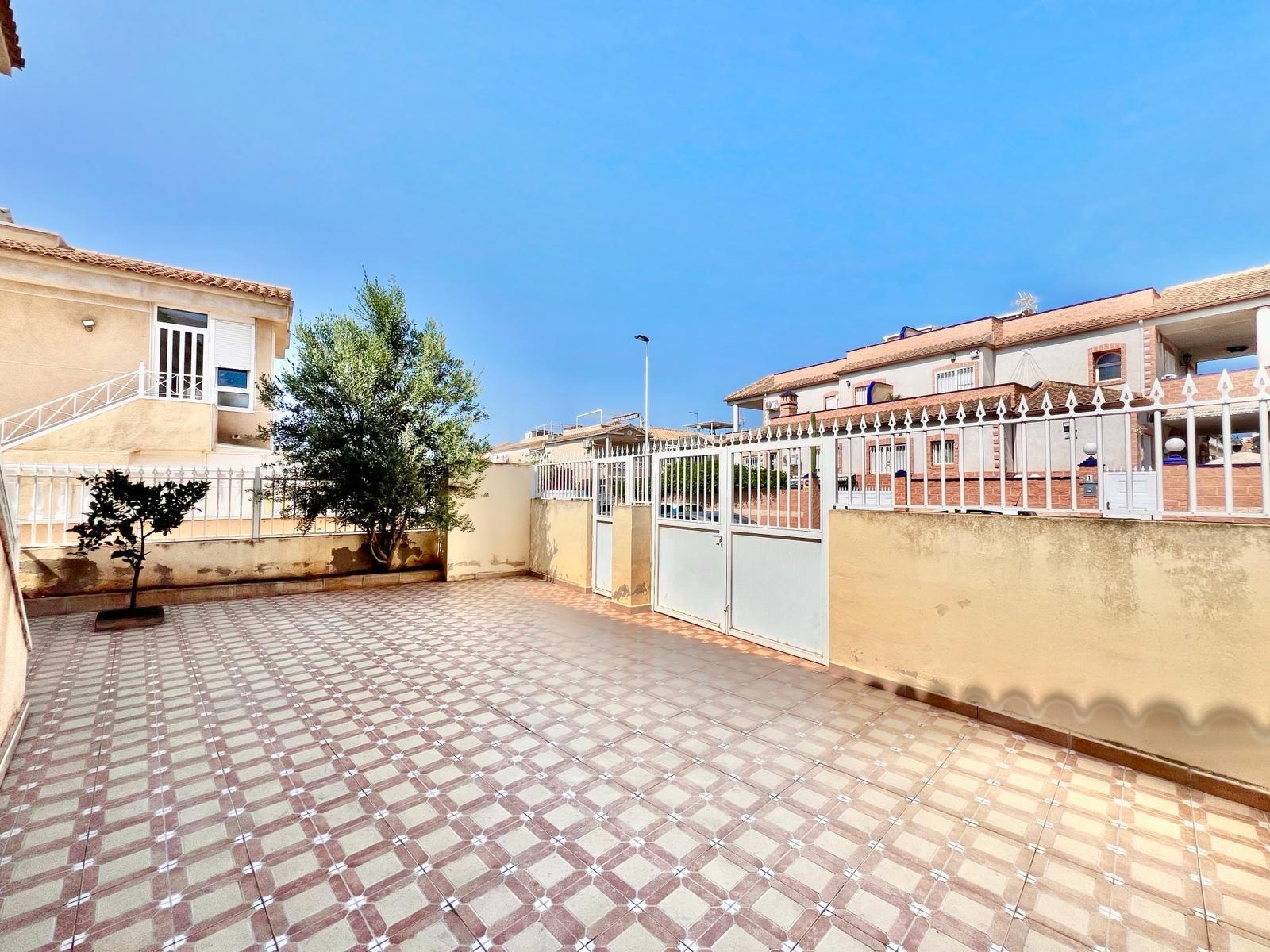 For sale - 2 Bedroom 1 Bathroom Bungalow in Torrevieja - Centro  - Alicante