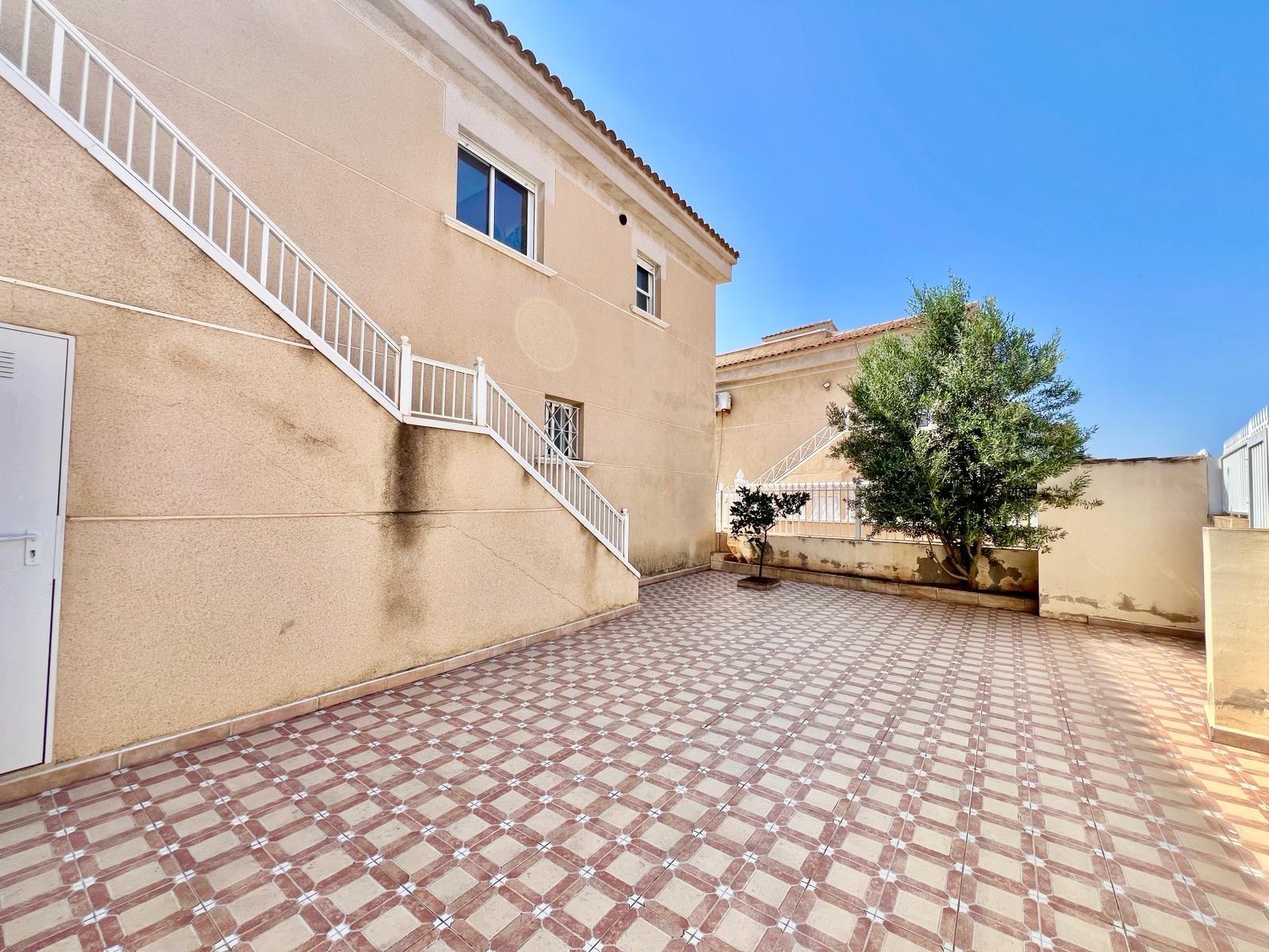 For sale - 2 Bedroom 1 Bathroom Bungalow in Torrevieja - Centro  - Alicante
