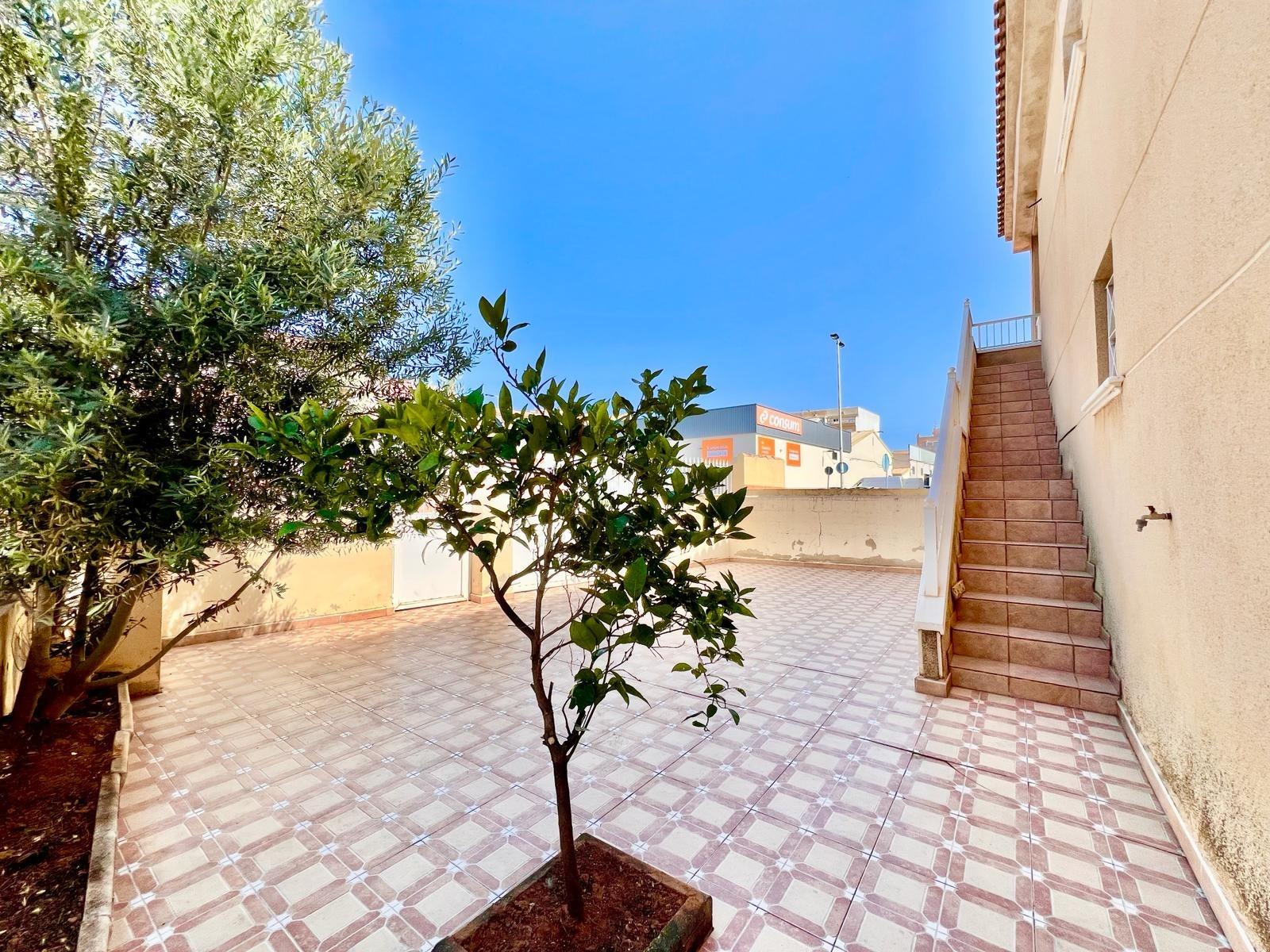 For sale - 2 Bedroom 1 Bathroom Bungalow in Torrevieja - Centro  - Alicante