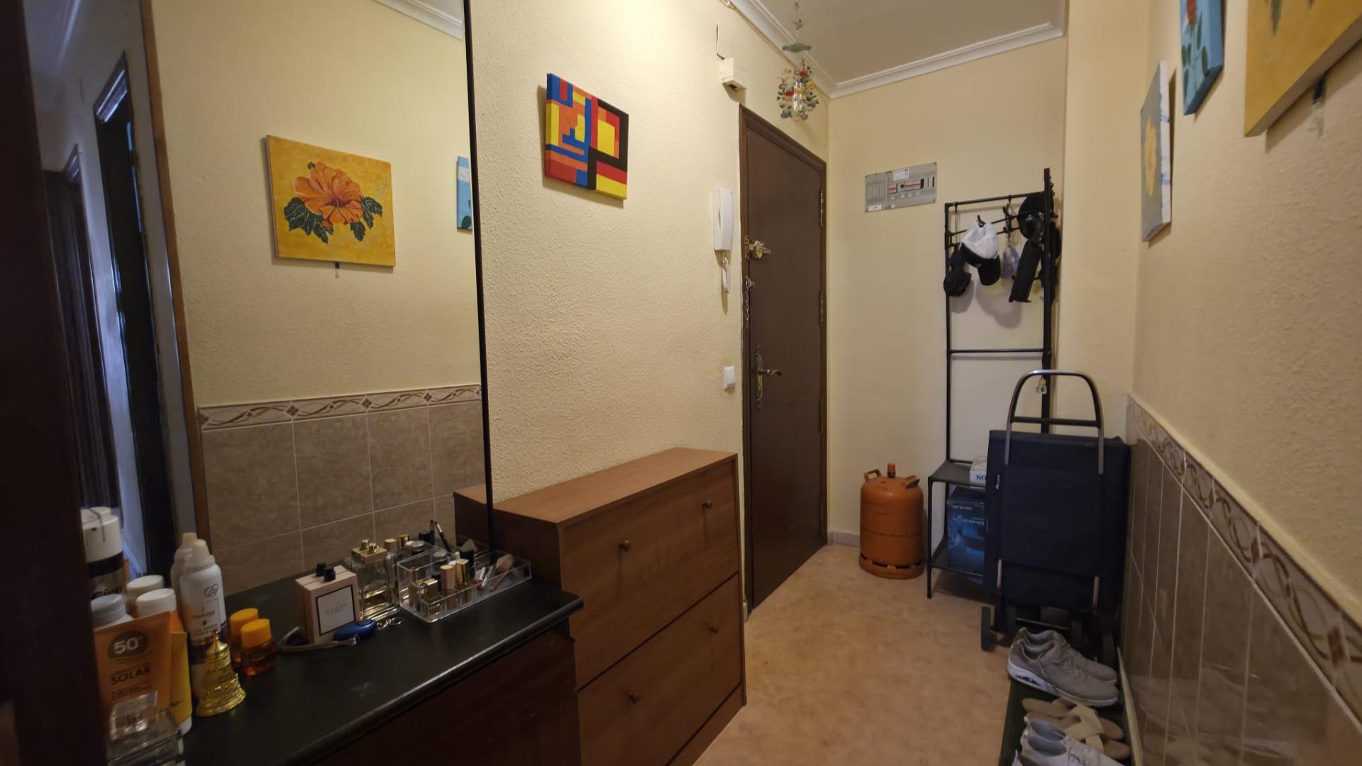 For sale - 3 Bedroom 1 Bathroom Apartment in Torrevieja - Playa Del Cura  - Alicante