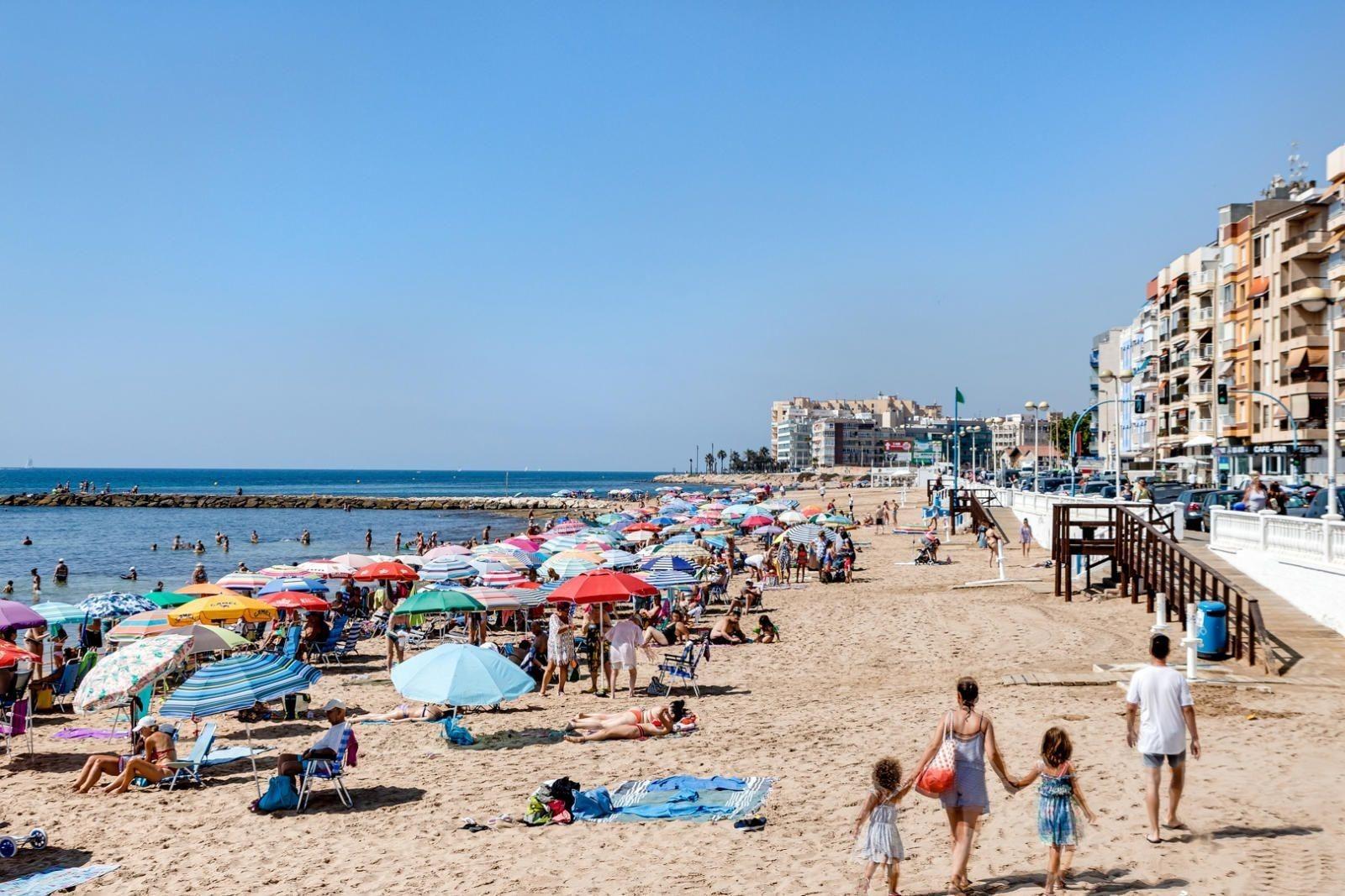 For sale - 2 Bedroom 1 Bathroom Apartment in Torrevieja - Playa De Los Locos  - Alicante