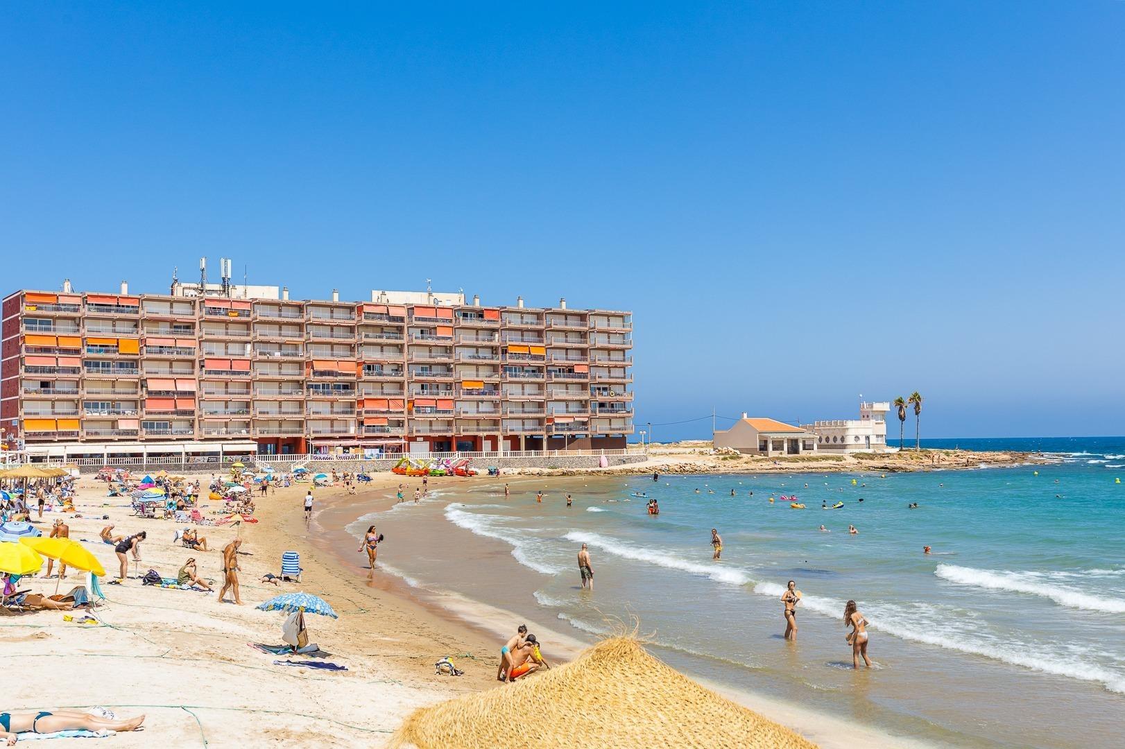 For sale - 2 Bedroom 1 Bathroom Apartment in Torrevieja - Playa De Los Locos  - Alicante