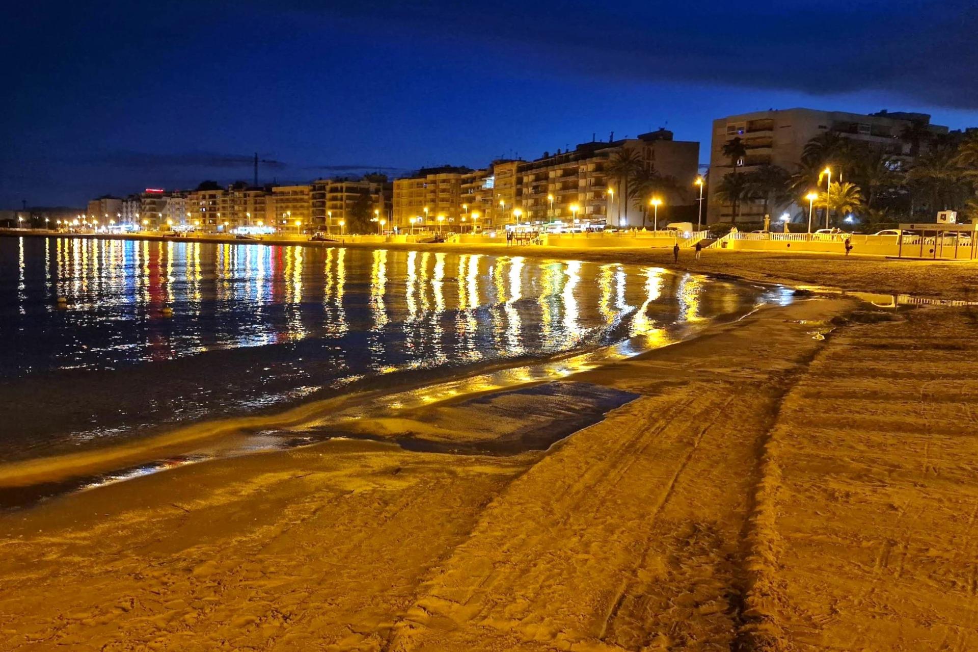 For sale - 2 Bedroom 1 Bathroom Apartment in Torrevieja - Playa De Los Locos  - Alicante