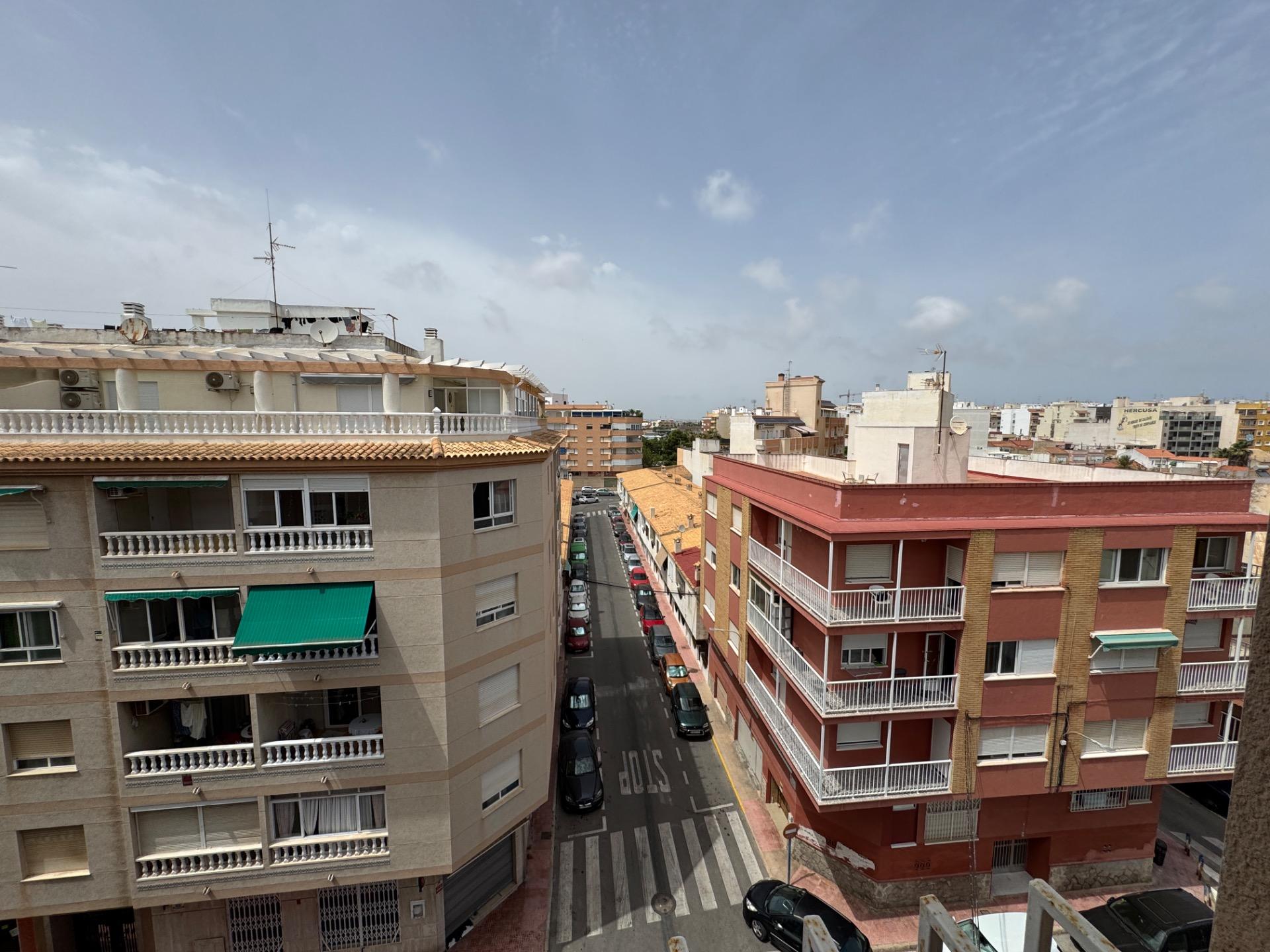 For sale - 3 Bedroom 1 Bathroom Apartment in Torrevieja - Acequion  - Alicante