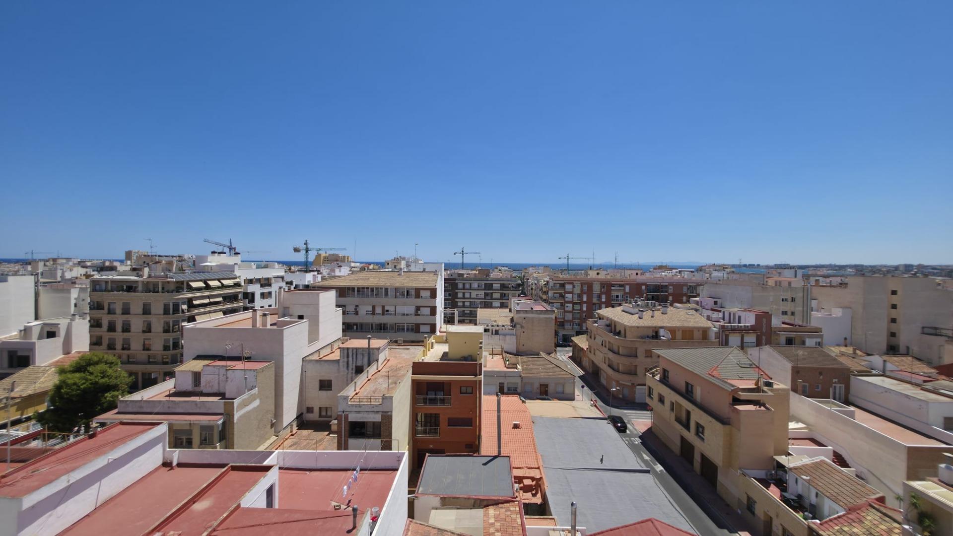 For sale - 3 Bedroom 2 Bathroom Apartment in Torrevieja - Torrevieja  - Alicante