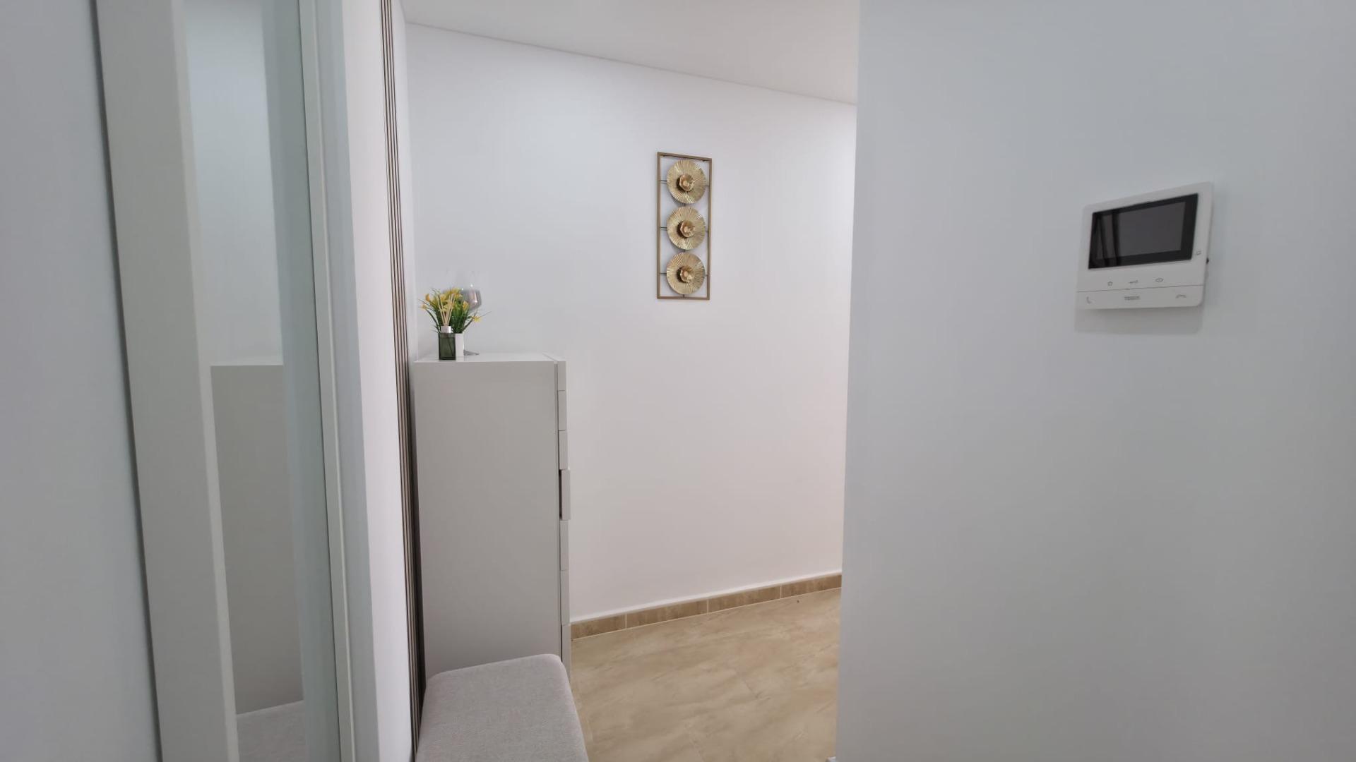 For sale - 3 Bedroom 2 Bathroom Apartment in Torrevieja - Torrevieja  - Alicante