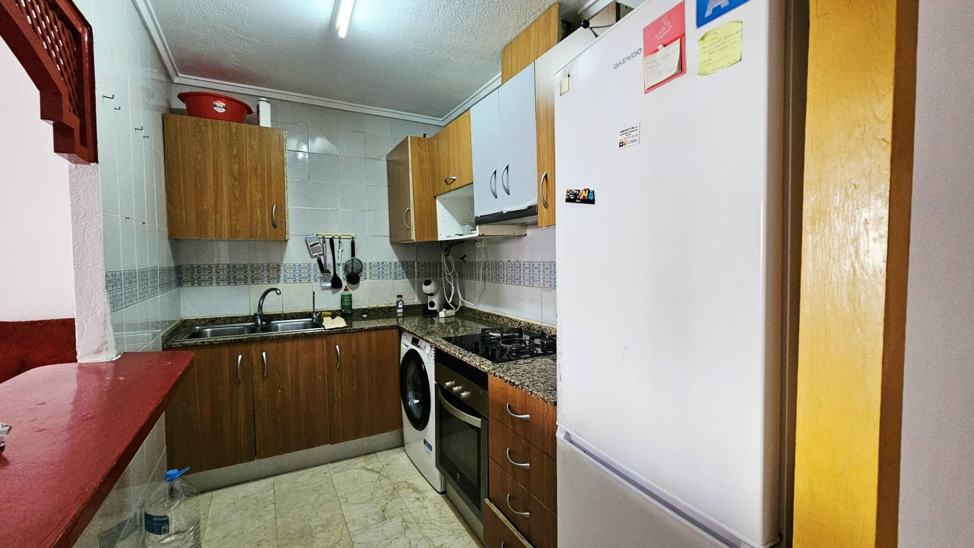 For sale - 2 Bedroom 1 Bathroom Apartment in Torrevieja - Playa De Los Locos  - Alicante