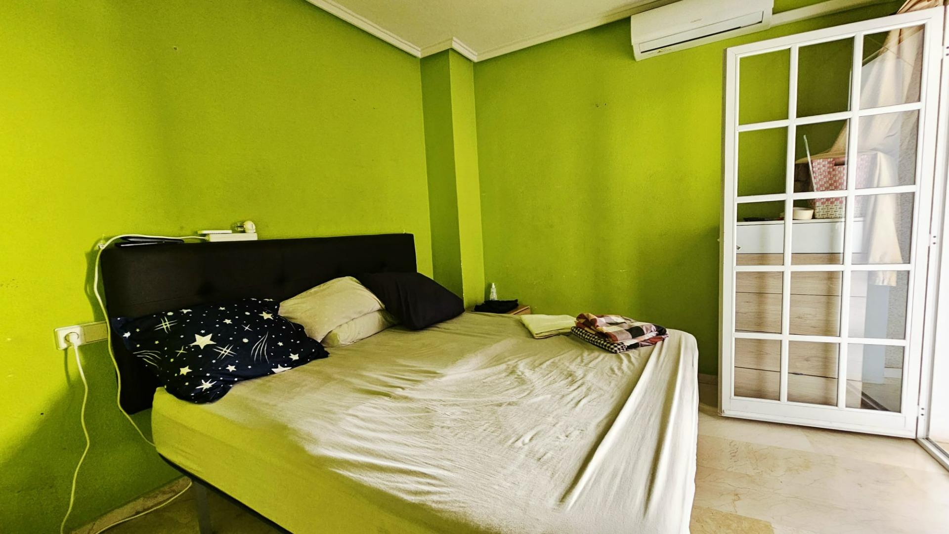 For sale - 2 Bedroom 1 Bathroom Apartment in Torrevieja - Playa De Los Locos  - Alicante