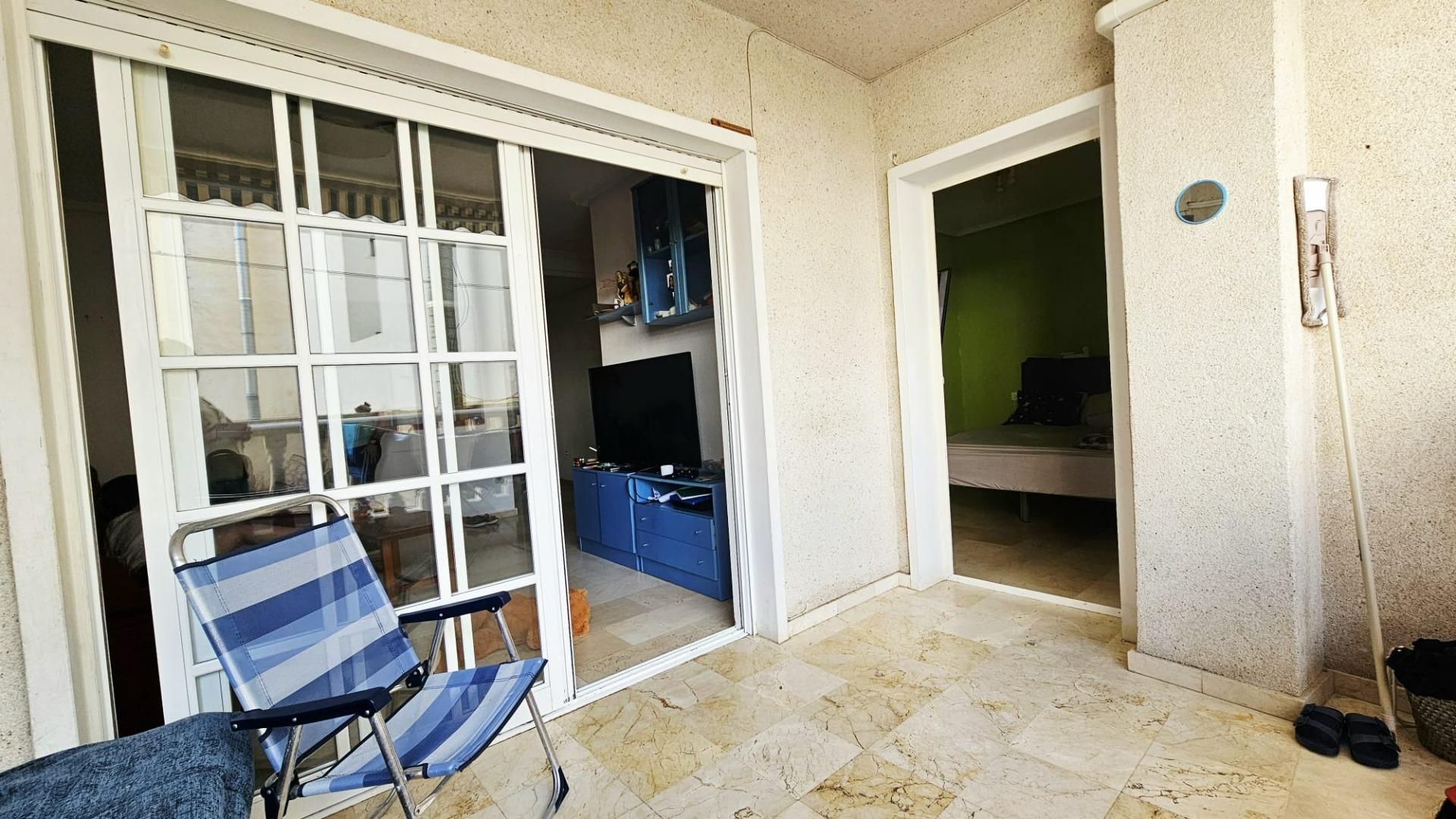 For sale - 2 Bedroom 1 Bathroom Apartment in Torrevieja - Playa De Los Locos  - Alicante