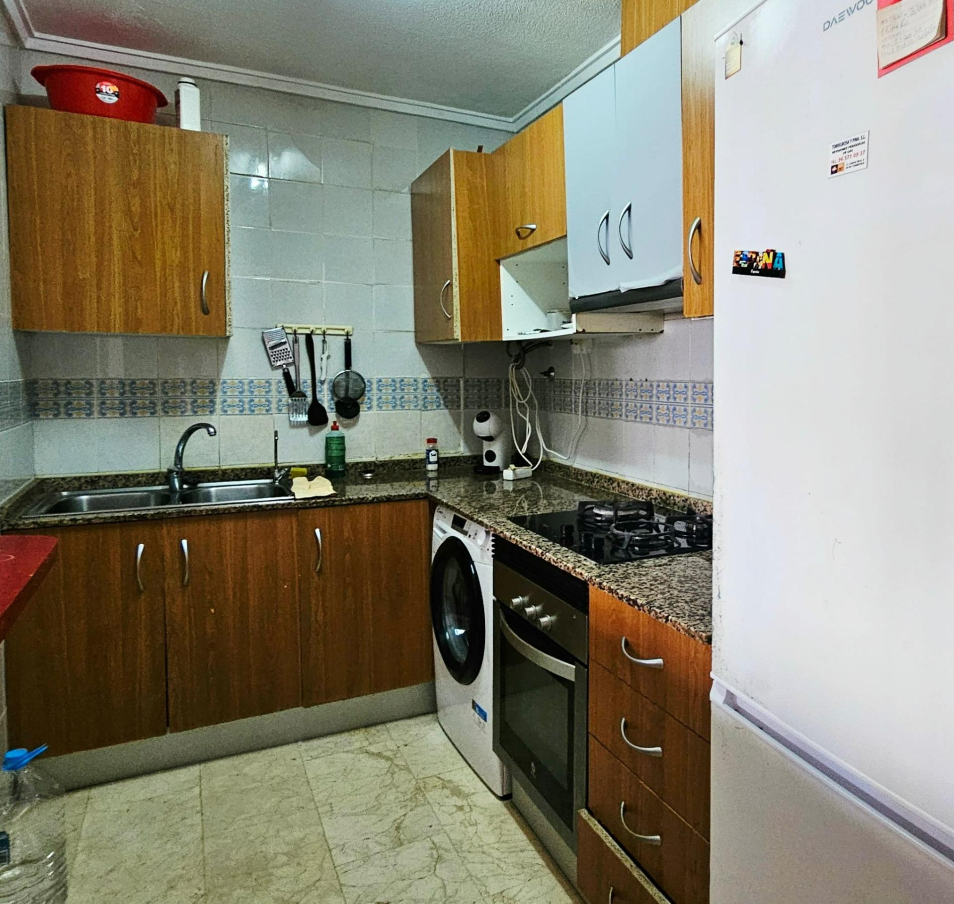For sale - 2 Bedroom 1 Bathroom Apartment in Torrevieja - Playa De Los Locos  - Alicante