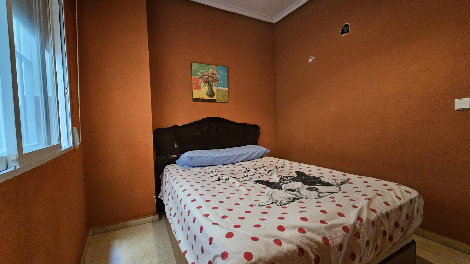 For sale - 2 Bedroom 1 Bathroom Apartment in Torrevieja - Playa De Los Locos  - Alicante