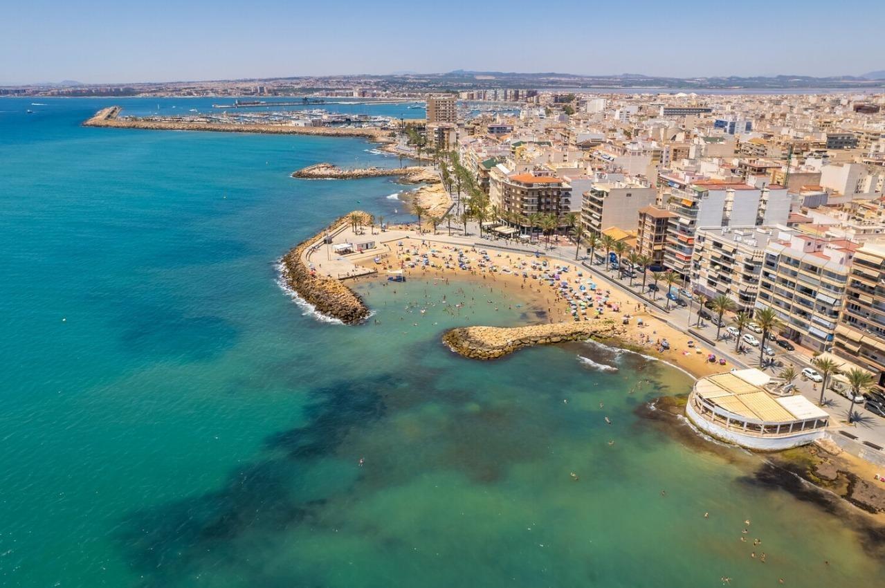 For sale - 2 Bedroom 1 Bathroom Apartment in Torrevieja - Centro  - Alicante