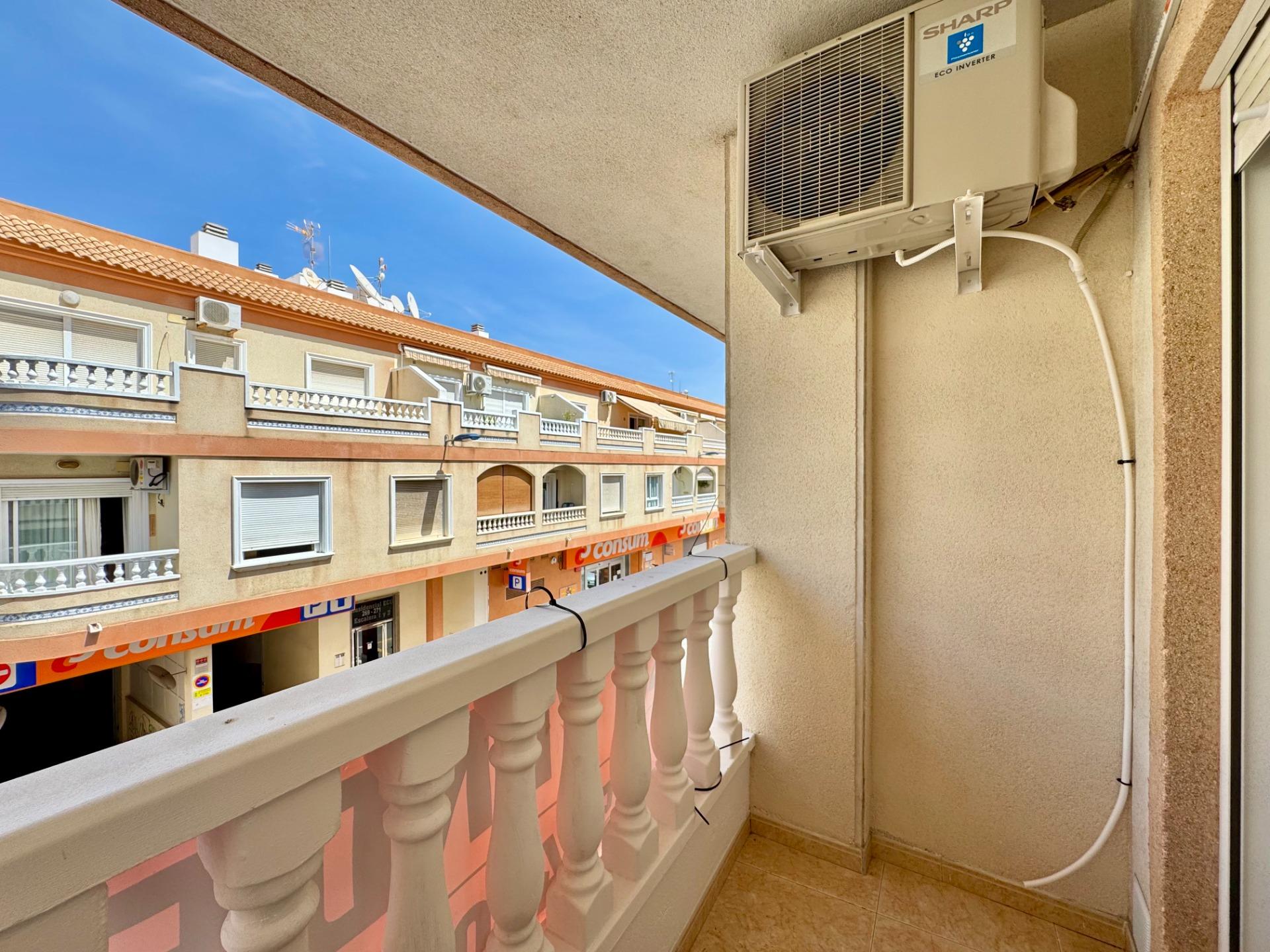 For sale - 2 Bedroom 1 Bathroom Apartment in Torrevieja - Centro  - Alicante