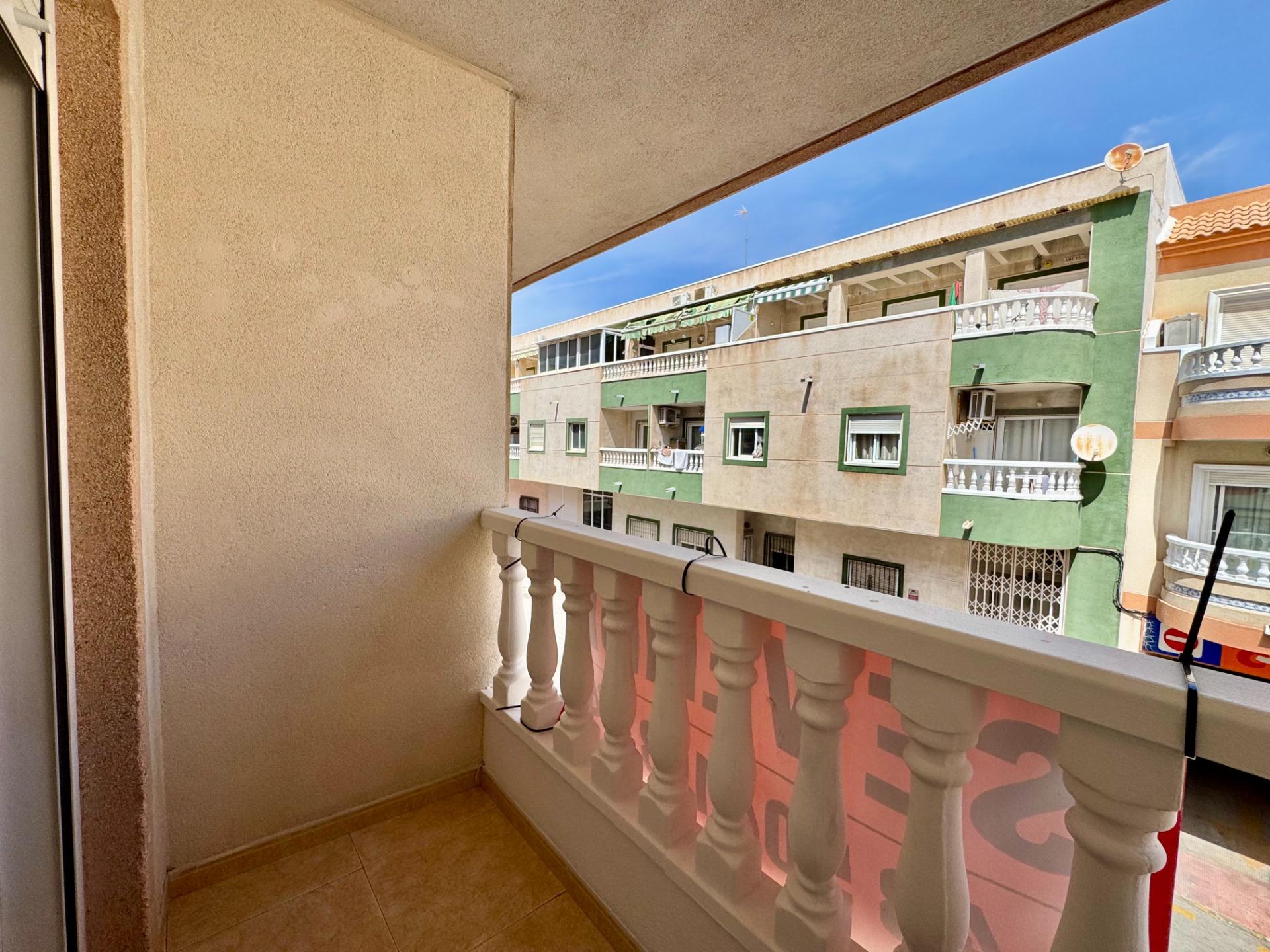 For sale - 2 Bedroom 1 Bathroom Apartment in Torrevieja - Centro  - Alicante