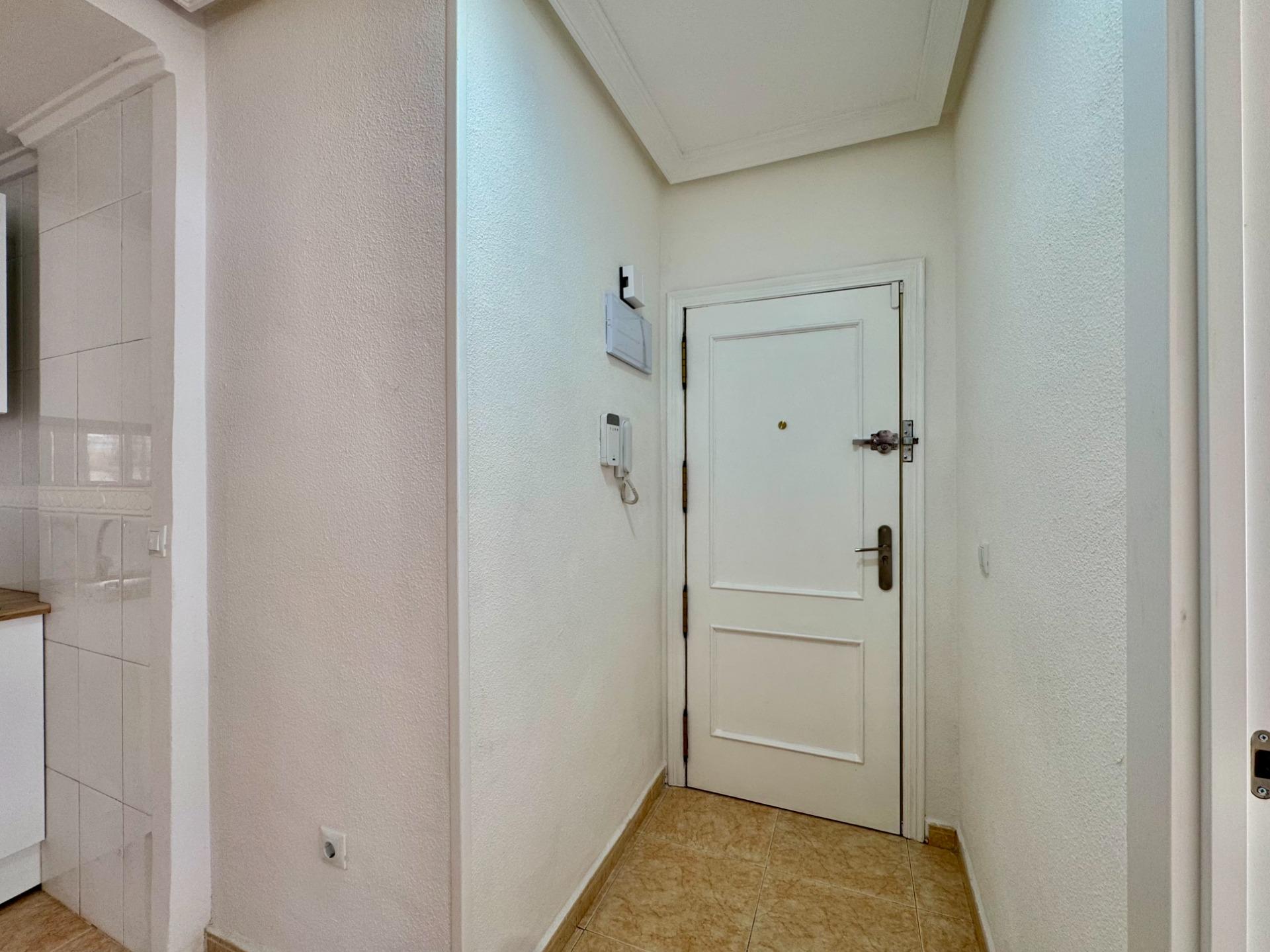For sale - 2 Bedroom 1 Bathroom Apartment in Torrevieja - Centro  - Alicante
