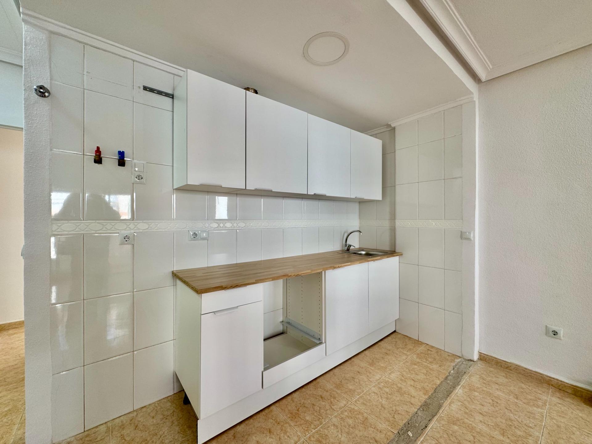 For sale - 2 Bedroom 1 Bathroom Apartment in Torrevieja - Centro  - Alicante