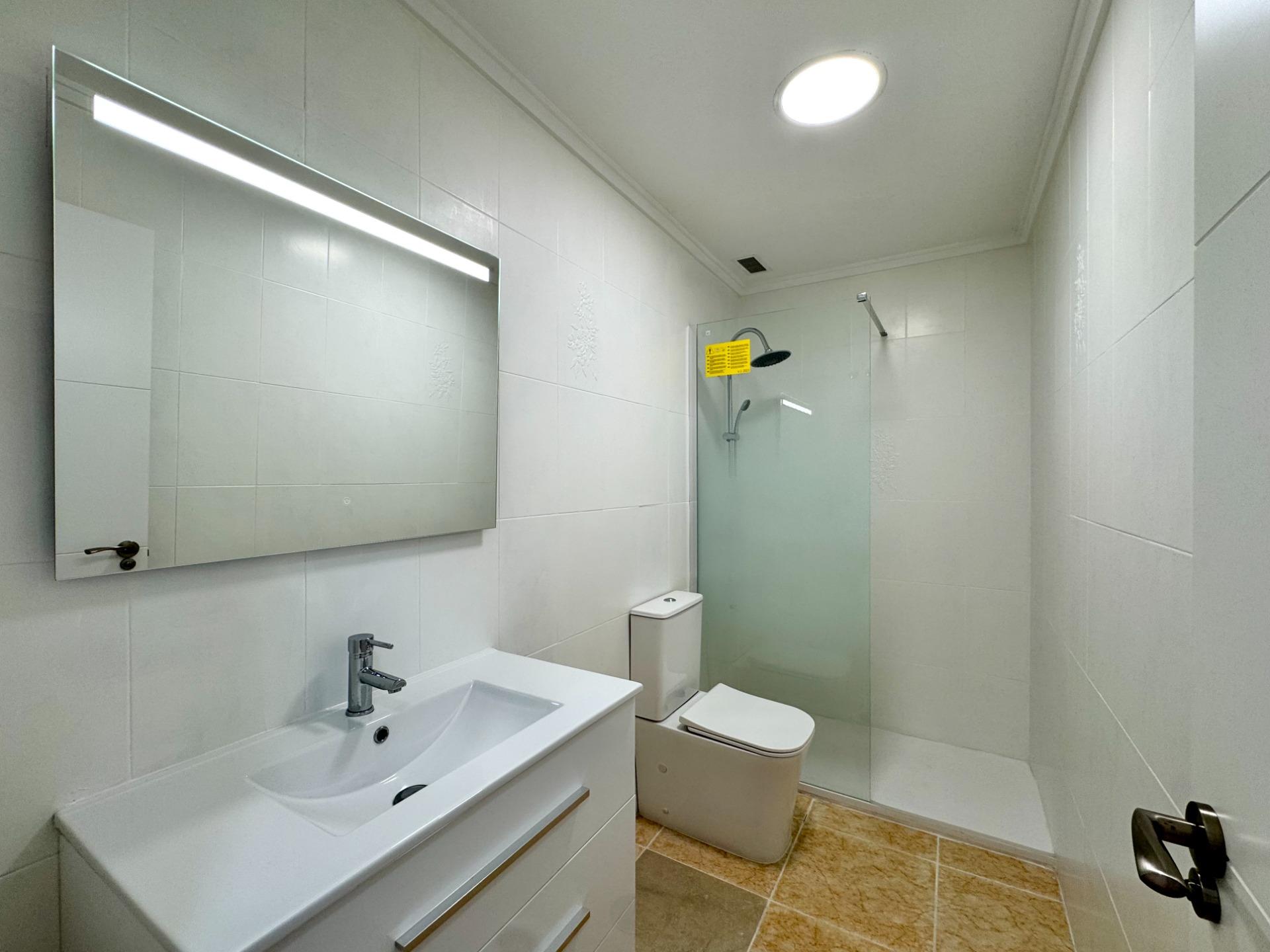 For sale - 2 Bedroom 1 Bathroom Apartment in Torrevieja - Centro  - Alicante
