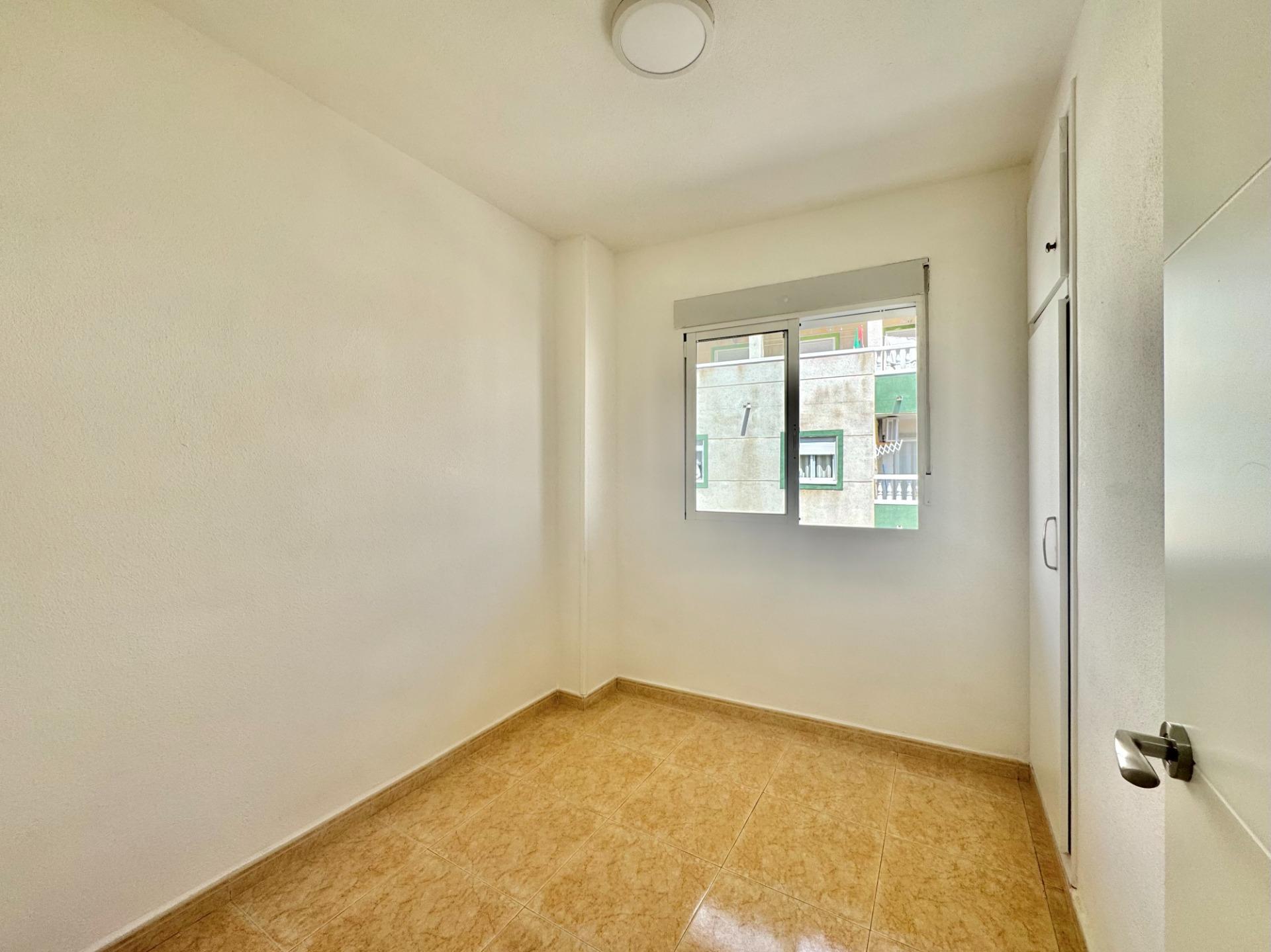 For sale - 2 Bedroom 1 Bathroom Apartment in Torrevieja - Centro  - Alicante