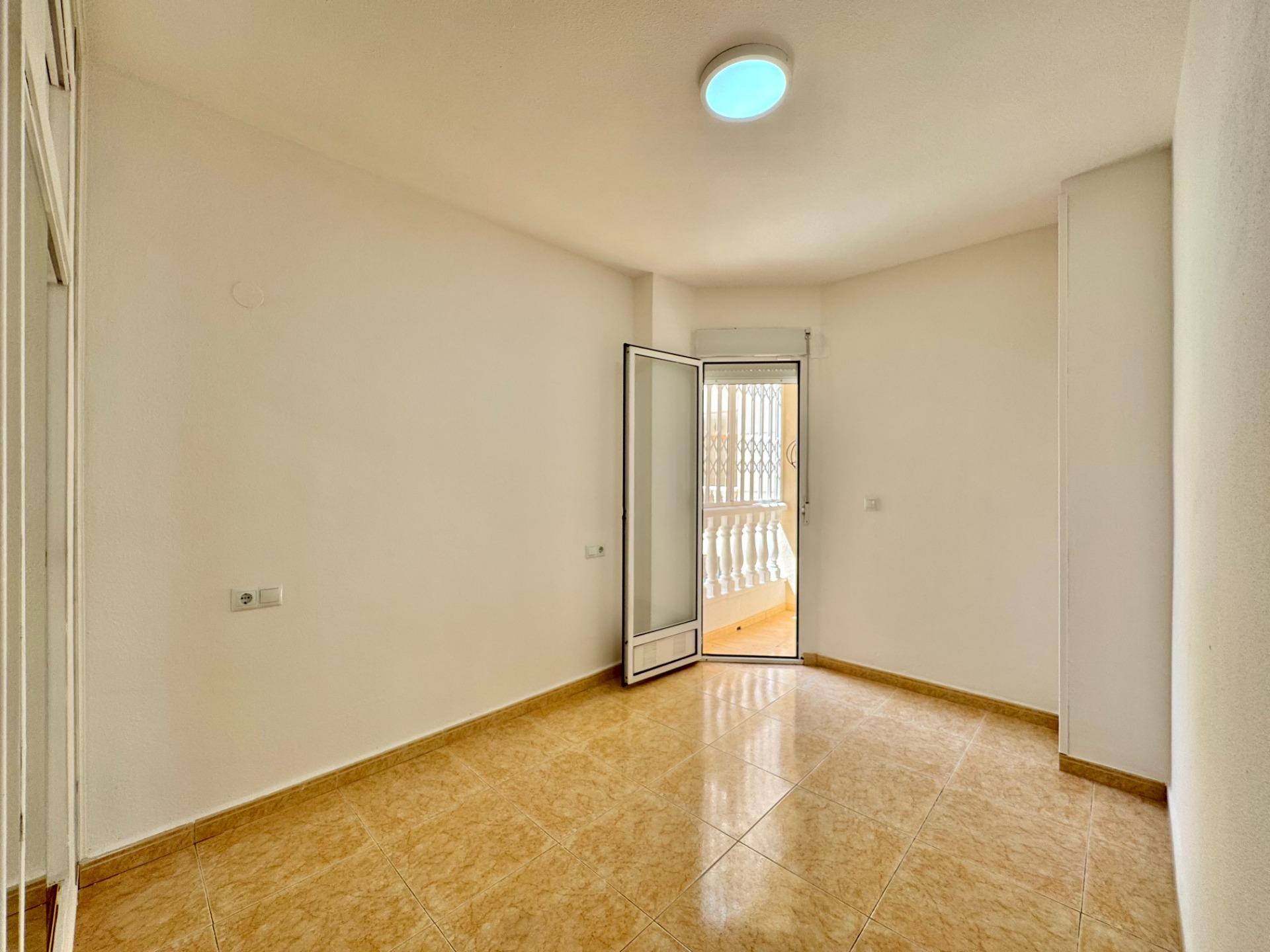 For sale - 2 Bedroom 1 Bathroom Apartment in Torrevieja - Centro  - Alicante