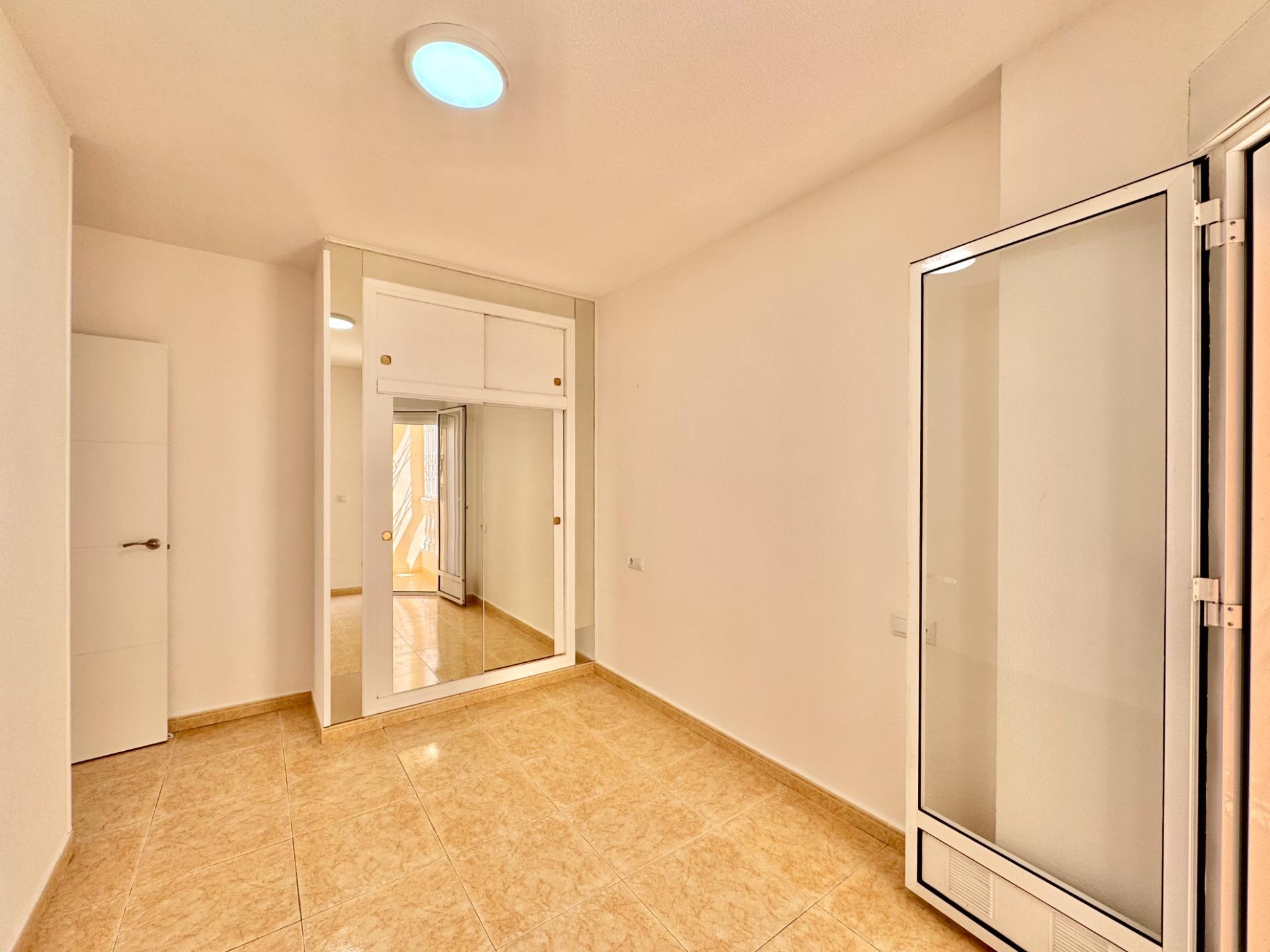 For sale - 2 Bedroom 1 Bathroom Apartment in Torrevieja - Centro  - Alicante