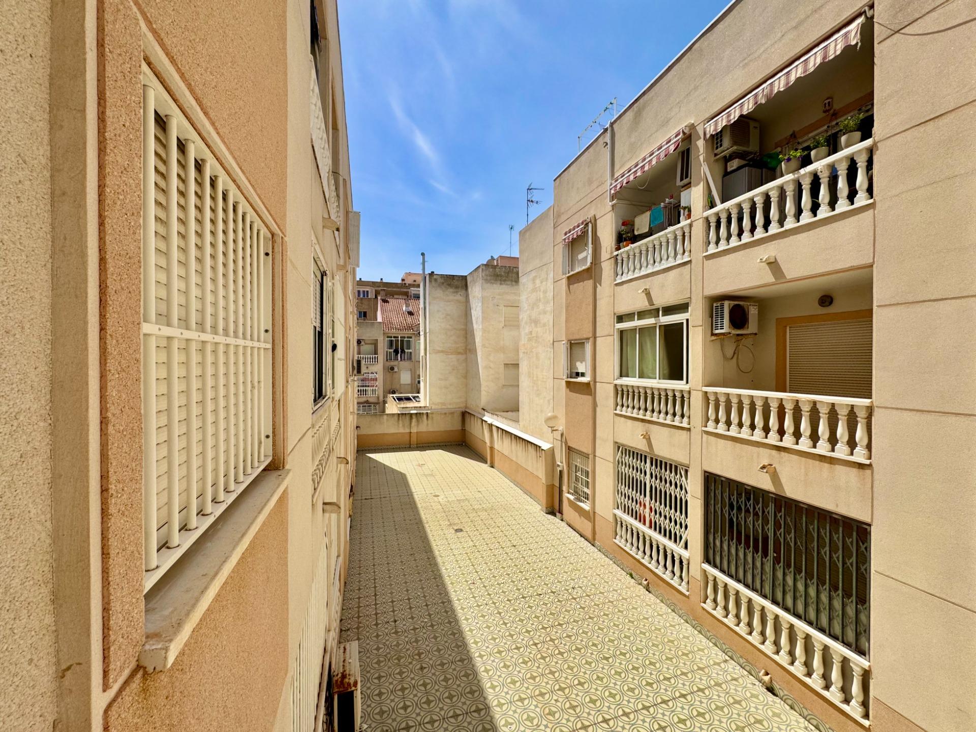 For sale - 2 Bedroom 1 Bathroom Apartment in Torrevieja - Centro  - Alicante