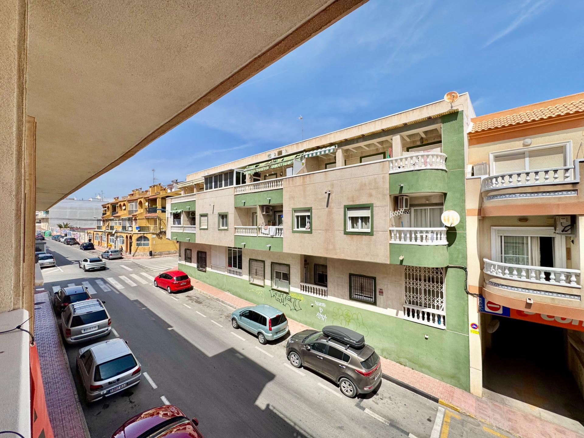 For sale - 2 Bedroom 1 Bathroom Apartment in Torrevieja - Centro  - Alicante