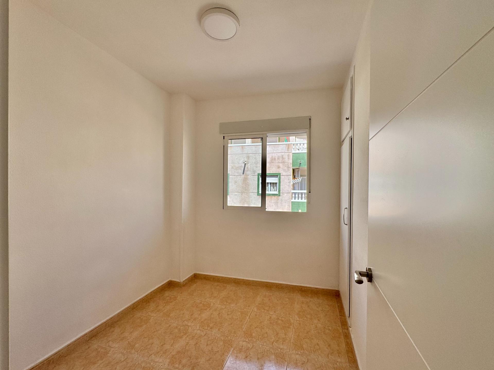 For sale - 2 Bedroom 1 Bathroom Apartment in Torrevieja - Centro  - Alicante
