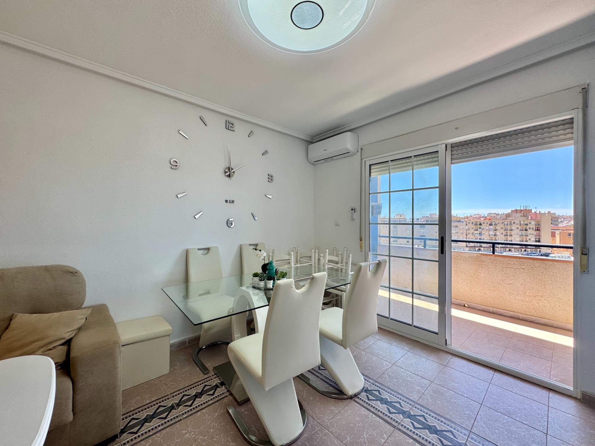 For sale - 2 Bedroom 1 Bathroom Apartment in Torrevieja - Gaspar Perrelló  - Alicante