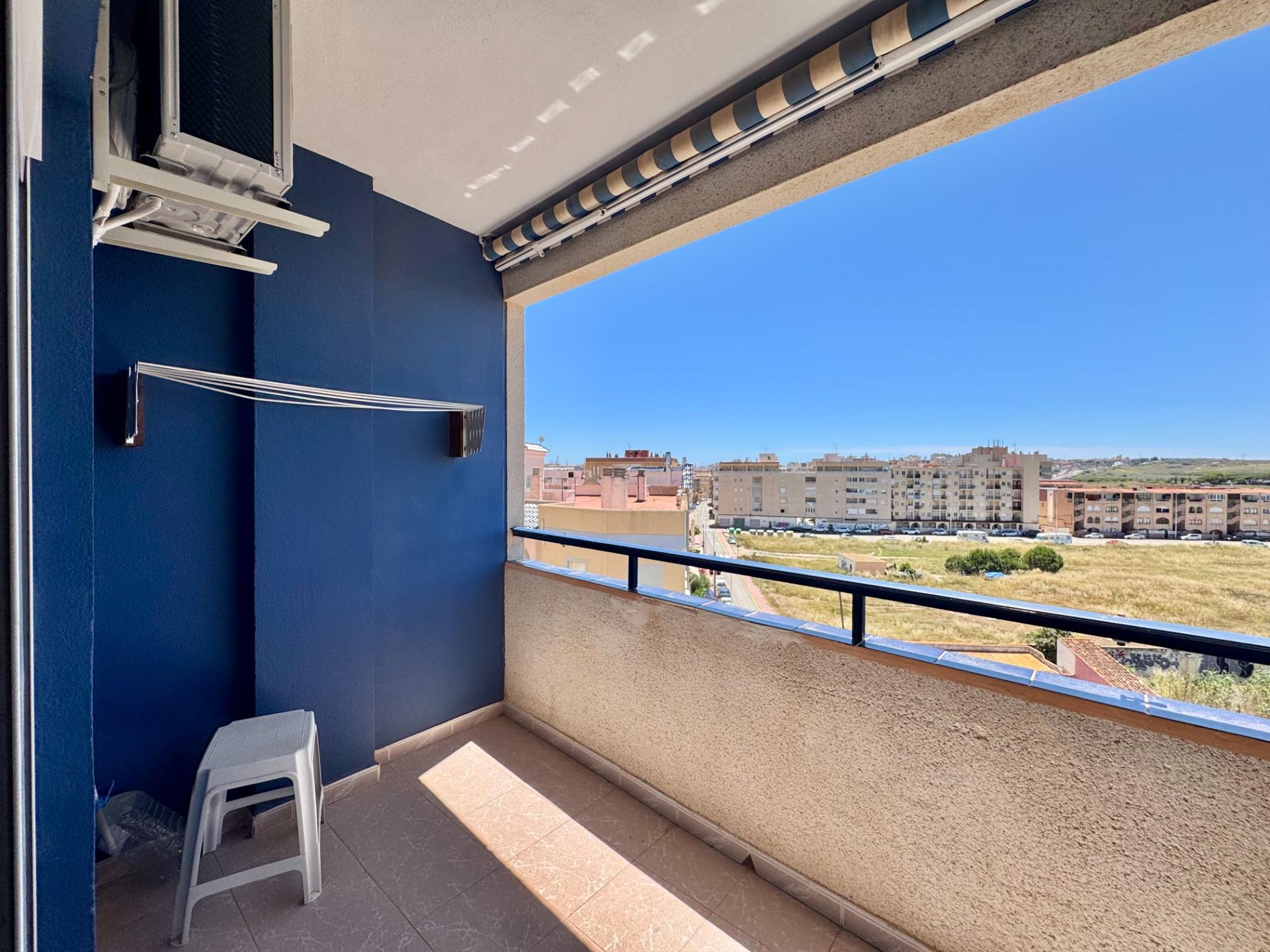 For sale - 2 Bedroom 1 Bathroom Apartment in Torrevieja - Gaspar Perrelló  - Alicante