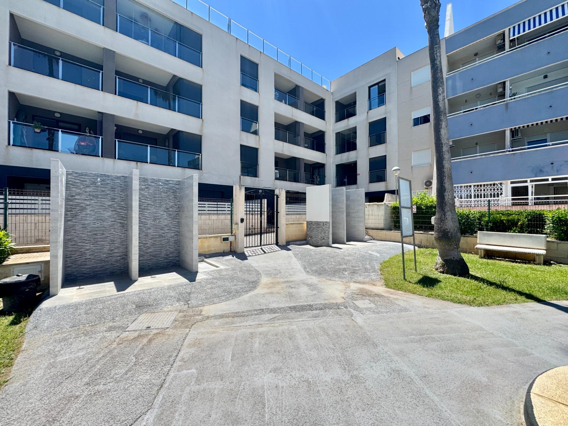 For sale - 2 Bedroom 1 Bathroom Apartment in Torrevieja - Gaspar Perrelló  - Alicante