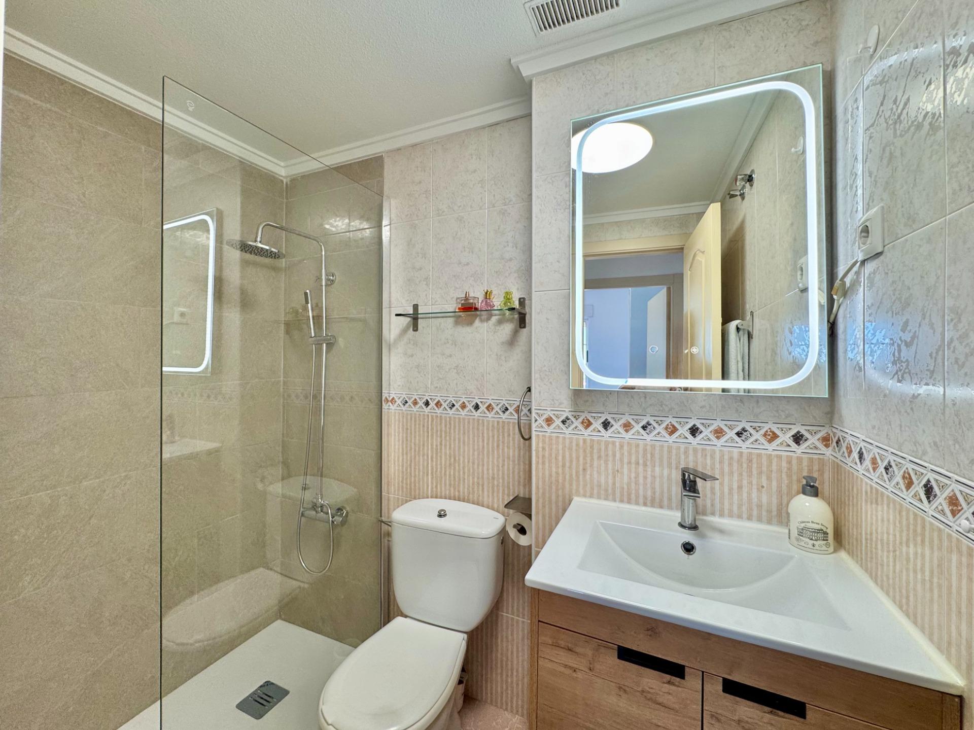 For sale - 2 Bedroom 1 Bathroom Apartment in Torrevieja - Gaspar Perrelló  - Alicante