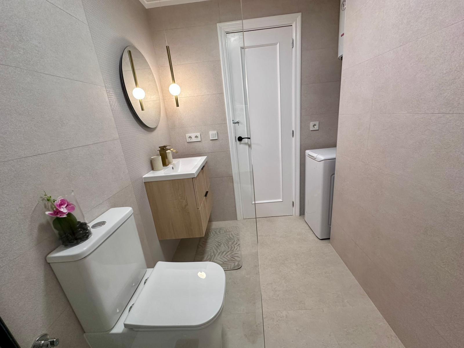 For sale - 2 Bedroom 1 Bathroom Apartment in Torrevieja - Estacion De Autobuses  - Alicante