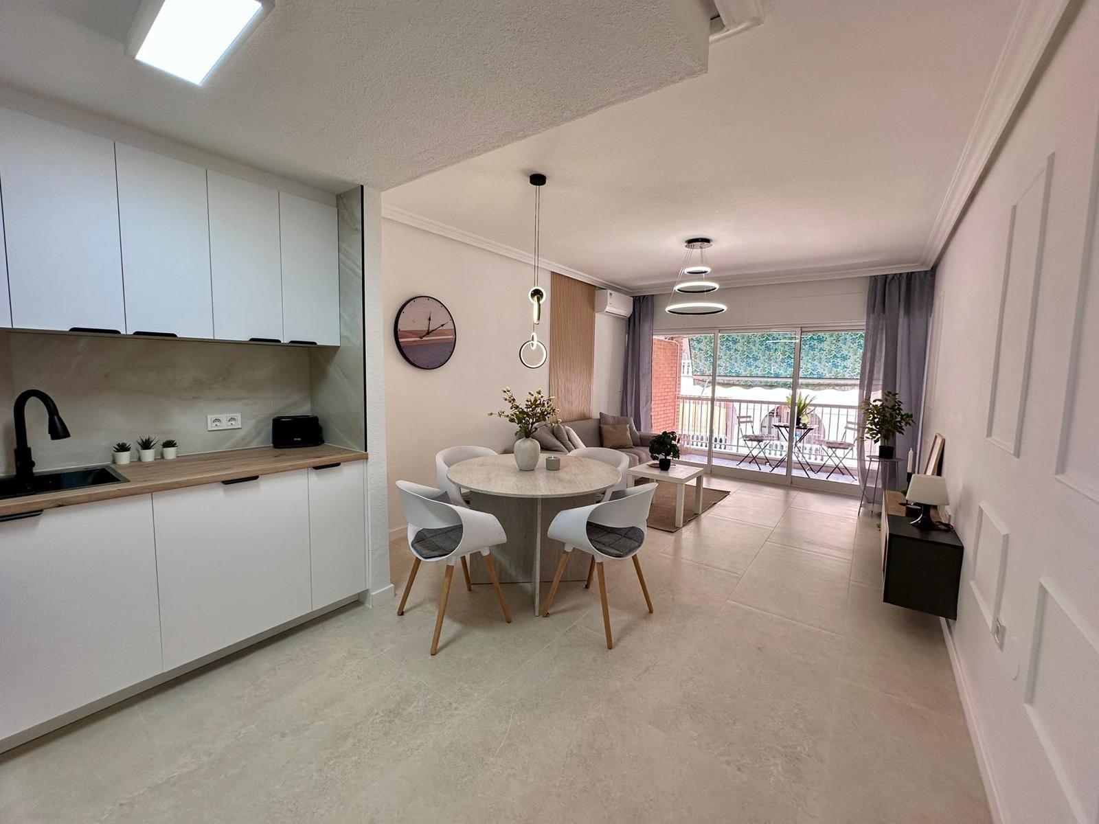 For sale - 2 Bedroom 1 Bathroom Apartment in Torrevieja - Estacion De Autobuses  - Alicante